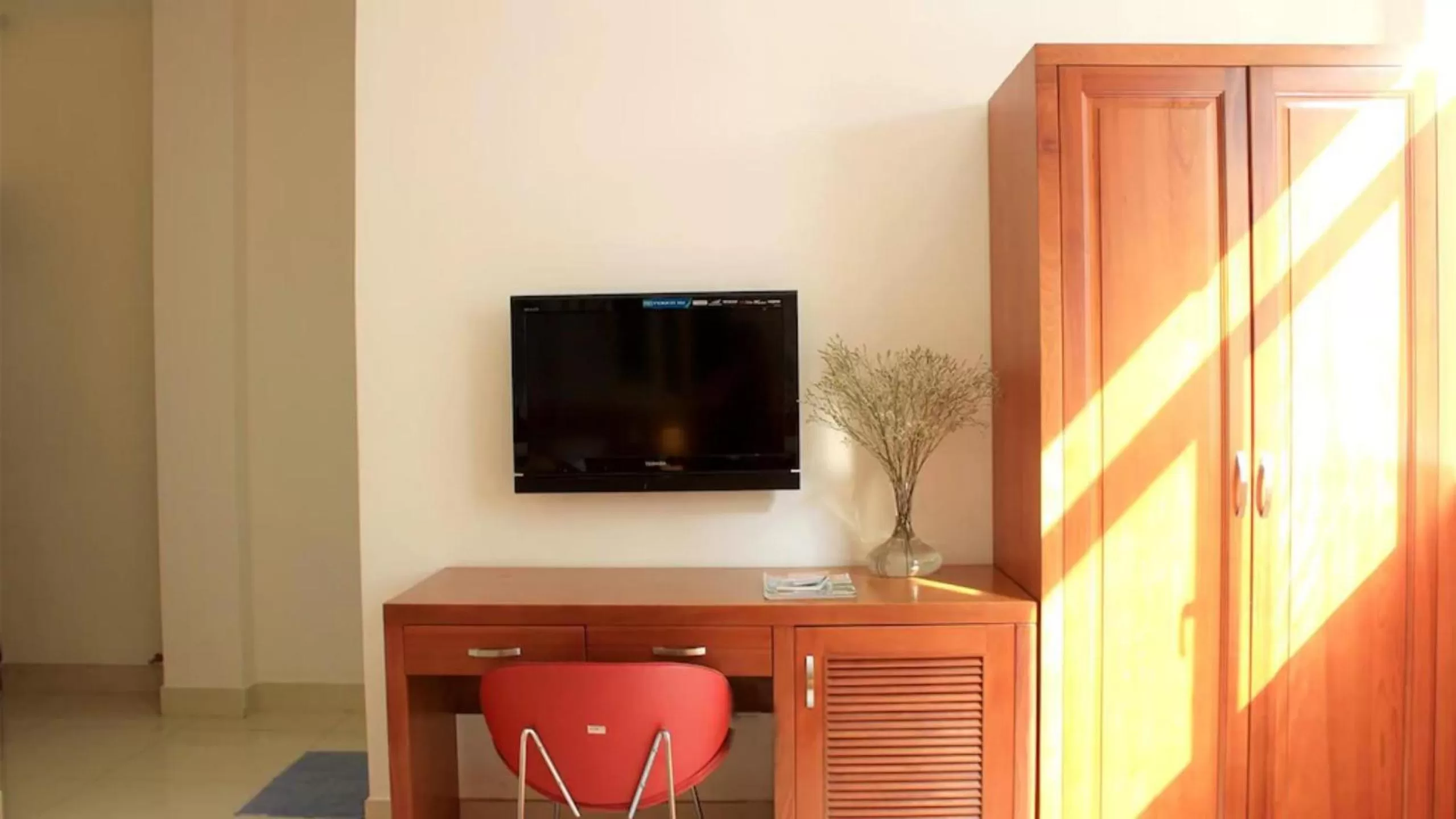 TV and multimedia in The Alley Saigon Hotel