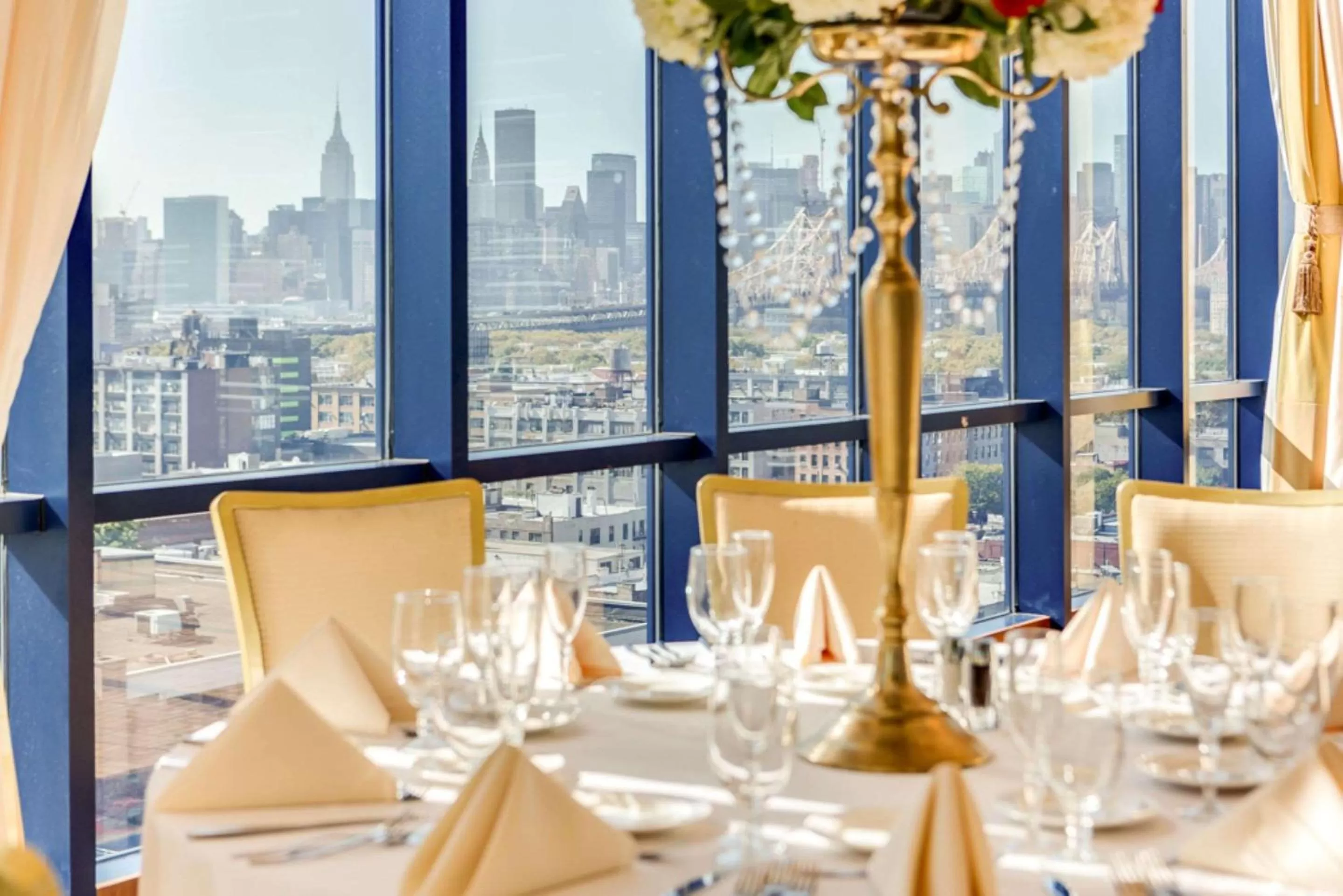 Restaurant/places to eat in Vista LIC Hotel, Premier Collection by Best Western