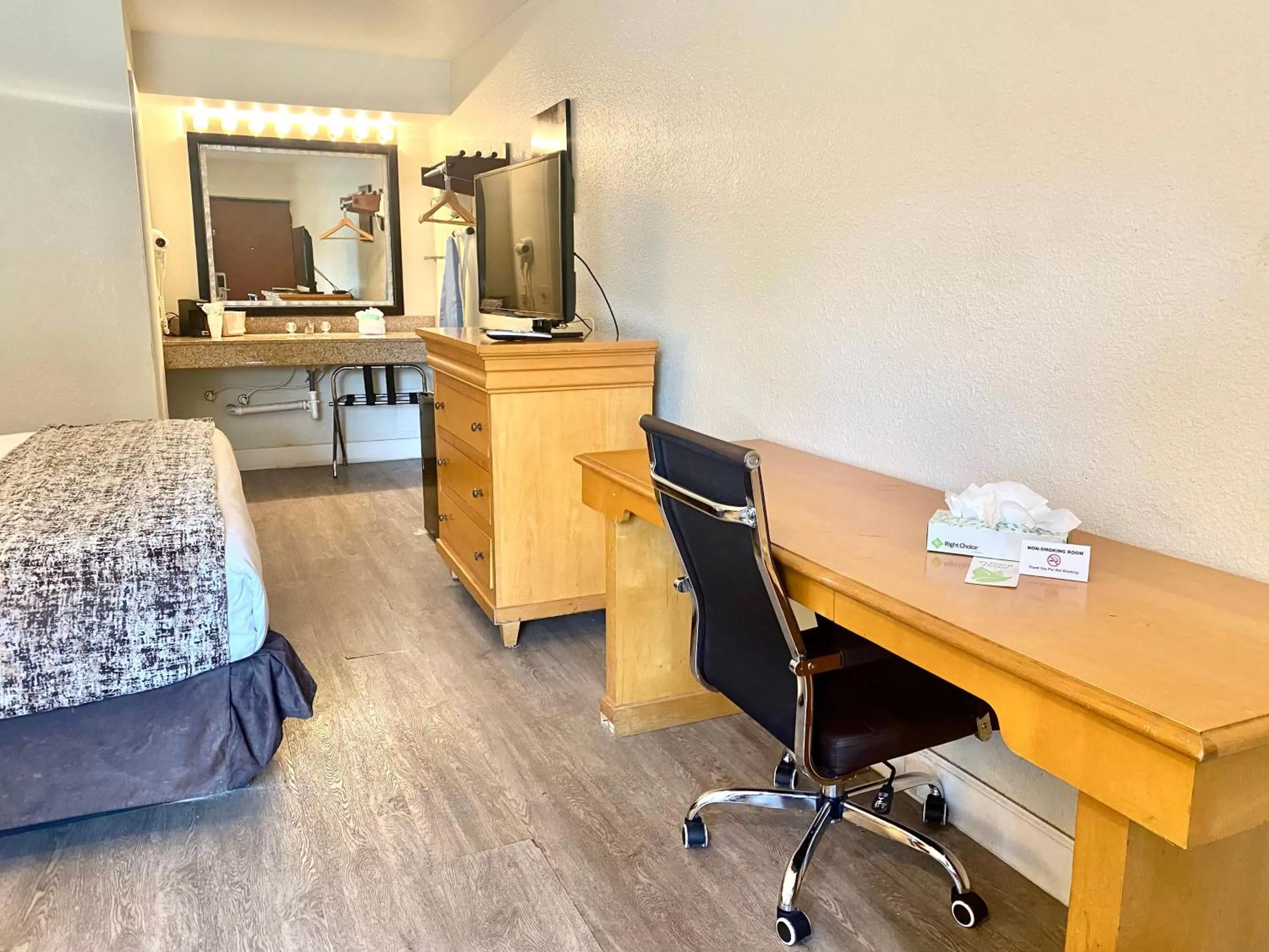 TV and multimedia, TV/Entertainment Center in Garden Inn of Homestead