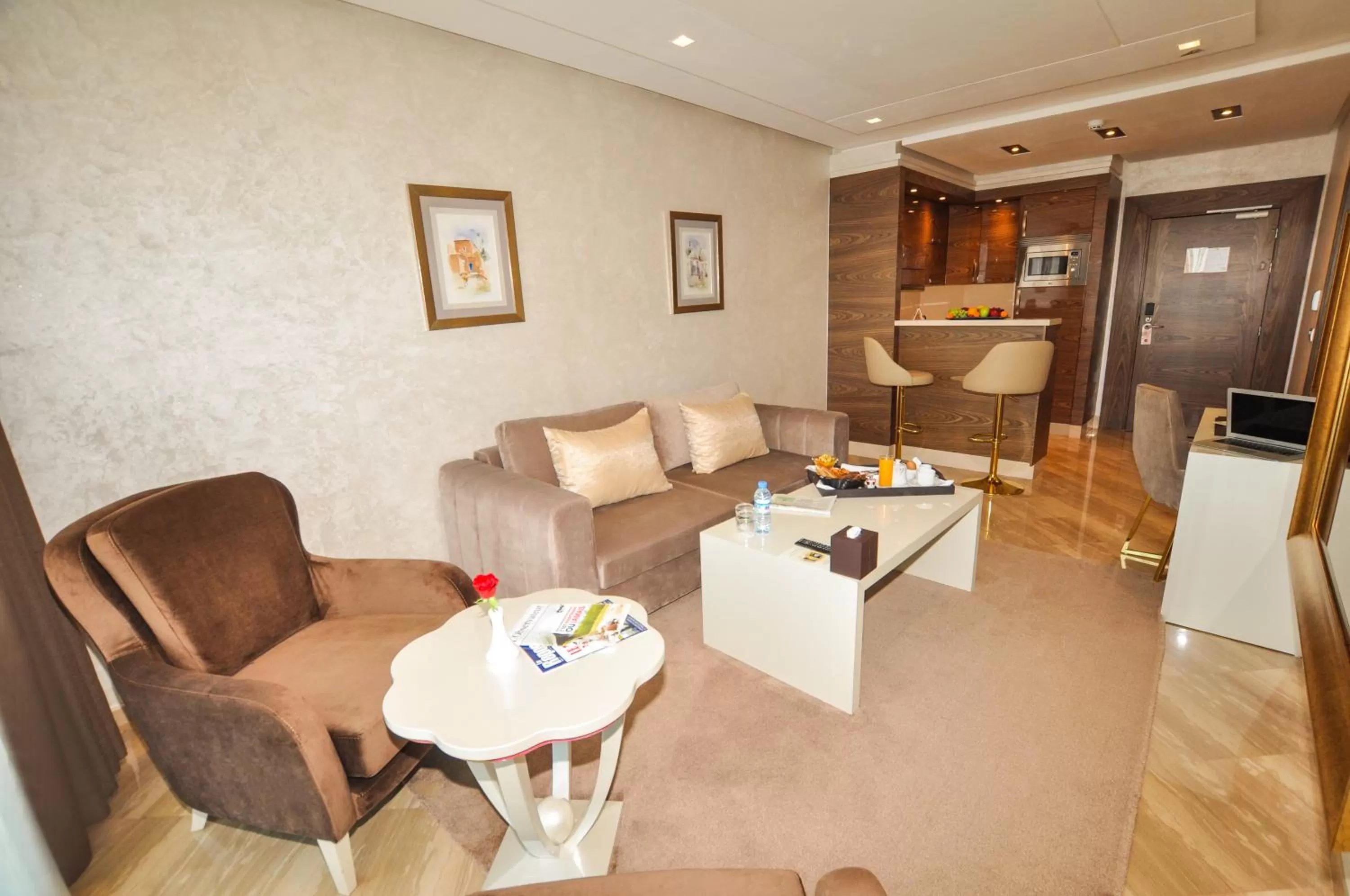 Communal lounge/ TV room in Suite Hotel Casa Diamond