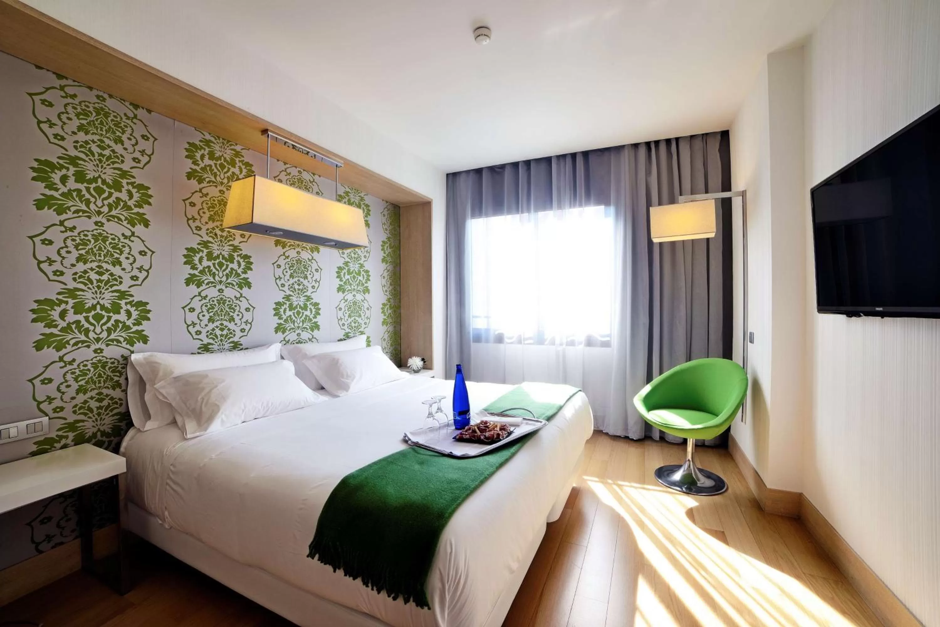 Junior Suite with Extra Bed (2 Adults + 1 Child) in NH Madrid Principe de Vergara