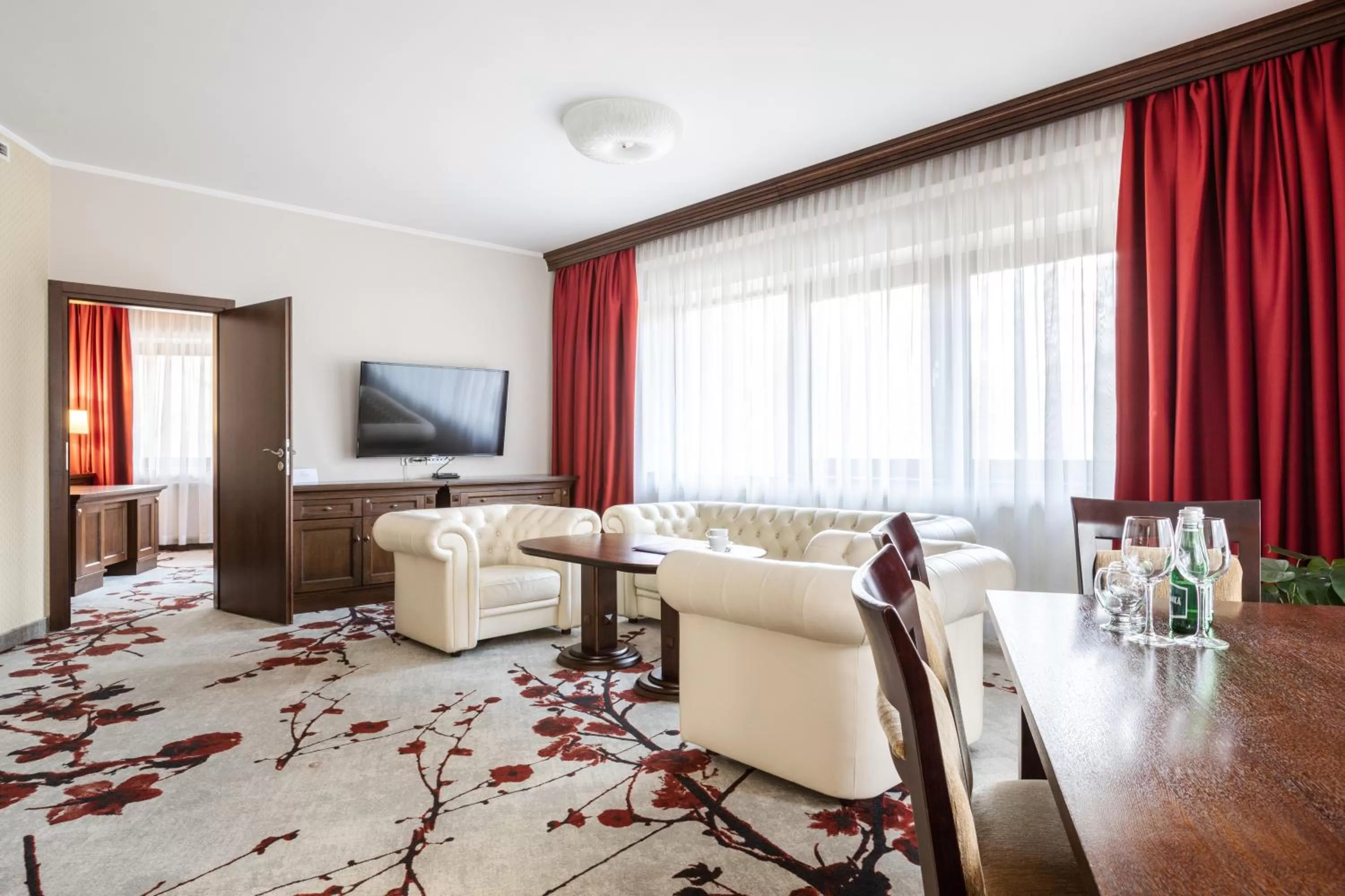 Communal lounge/ TV room in Hotel Crocus