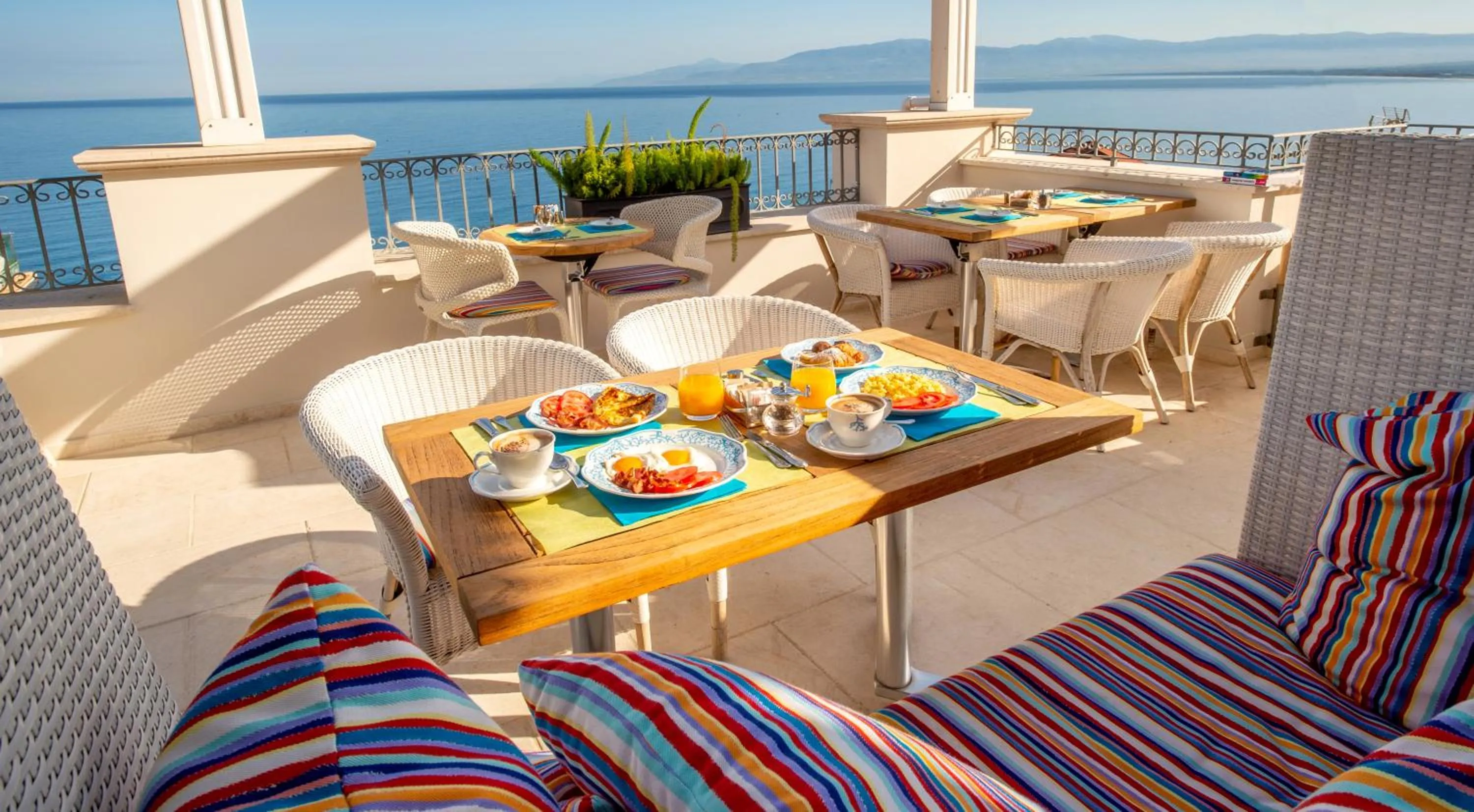 Breakfast in Piccolo Grand Hotel