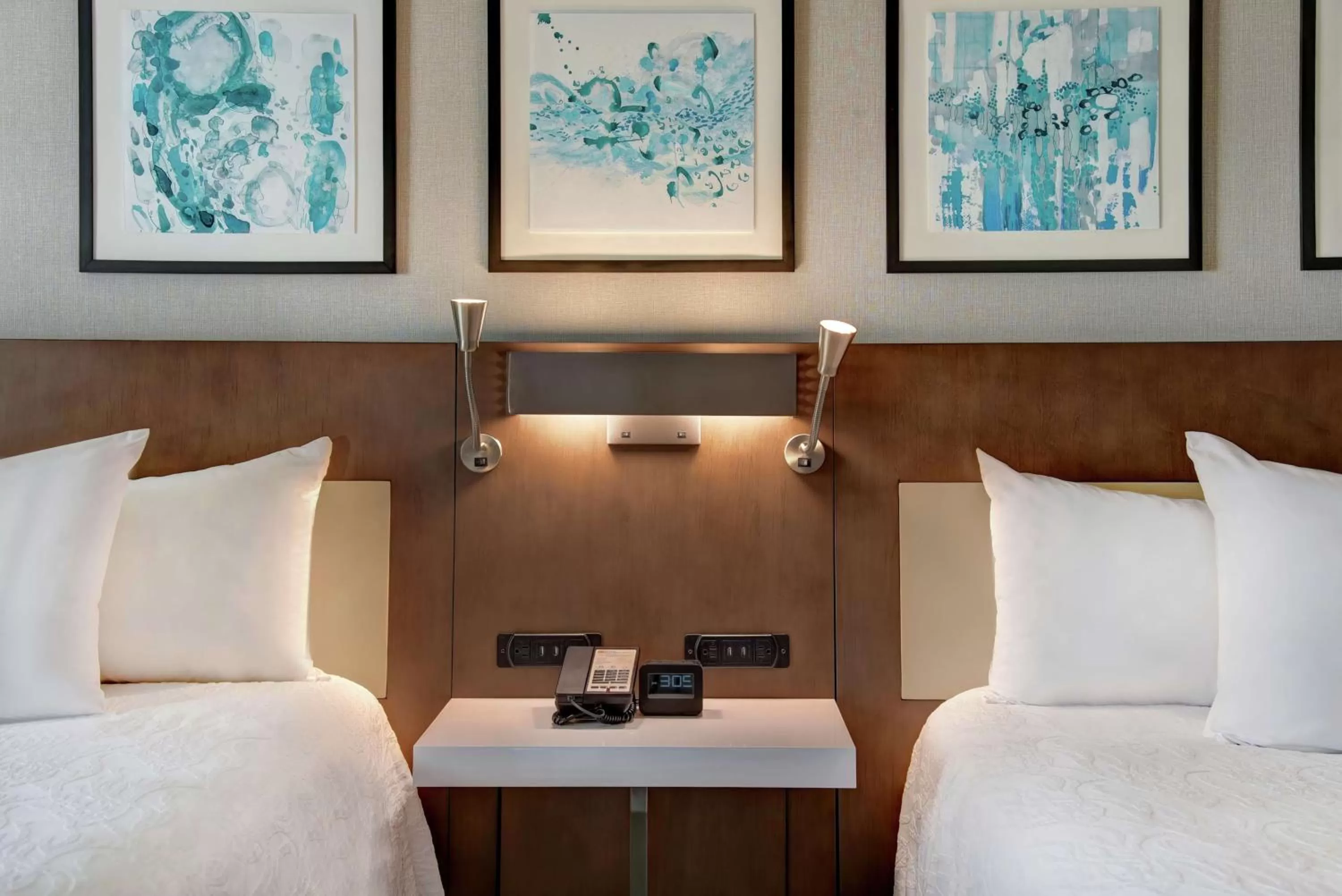 Bed in Hilton Garden Inn Kansas City/Kansas