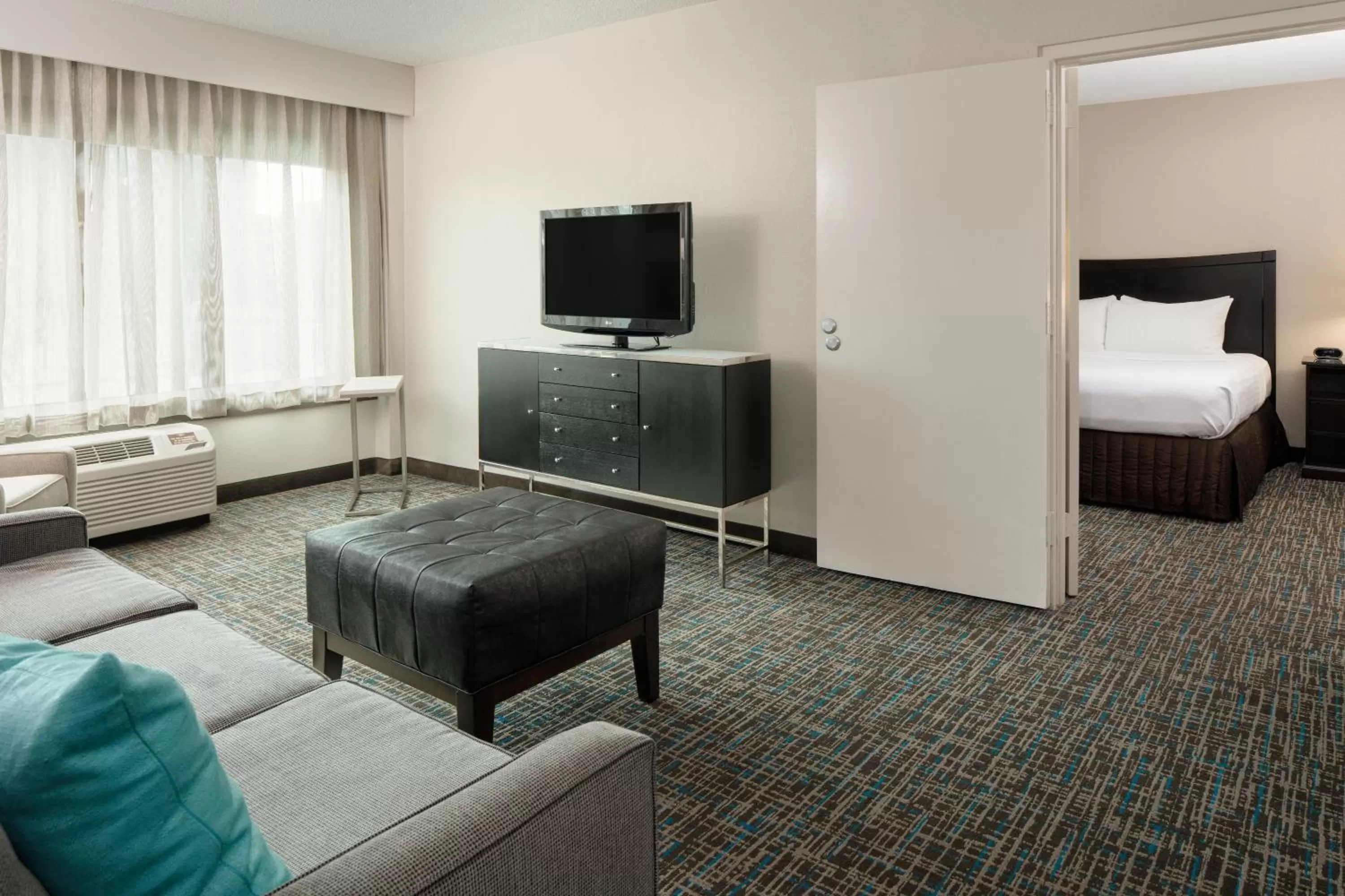 Photo of the whole room, Bed in Crowne Plaza Memphis Downtown by IHG