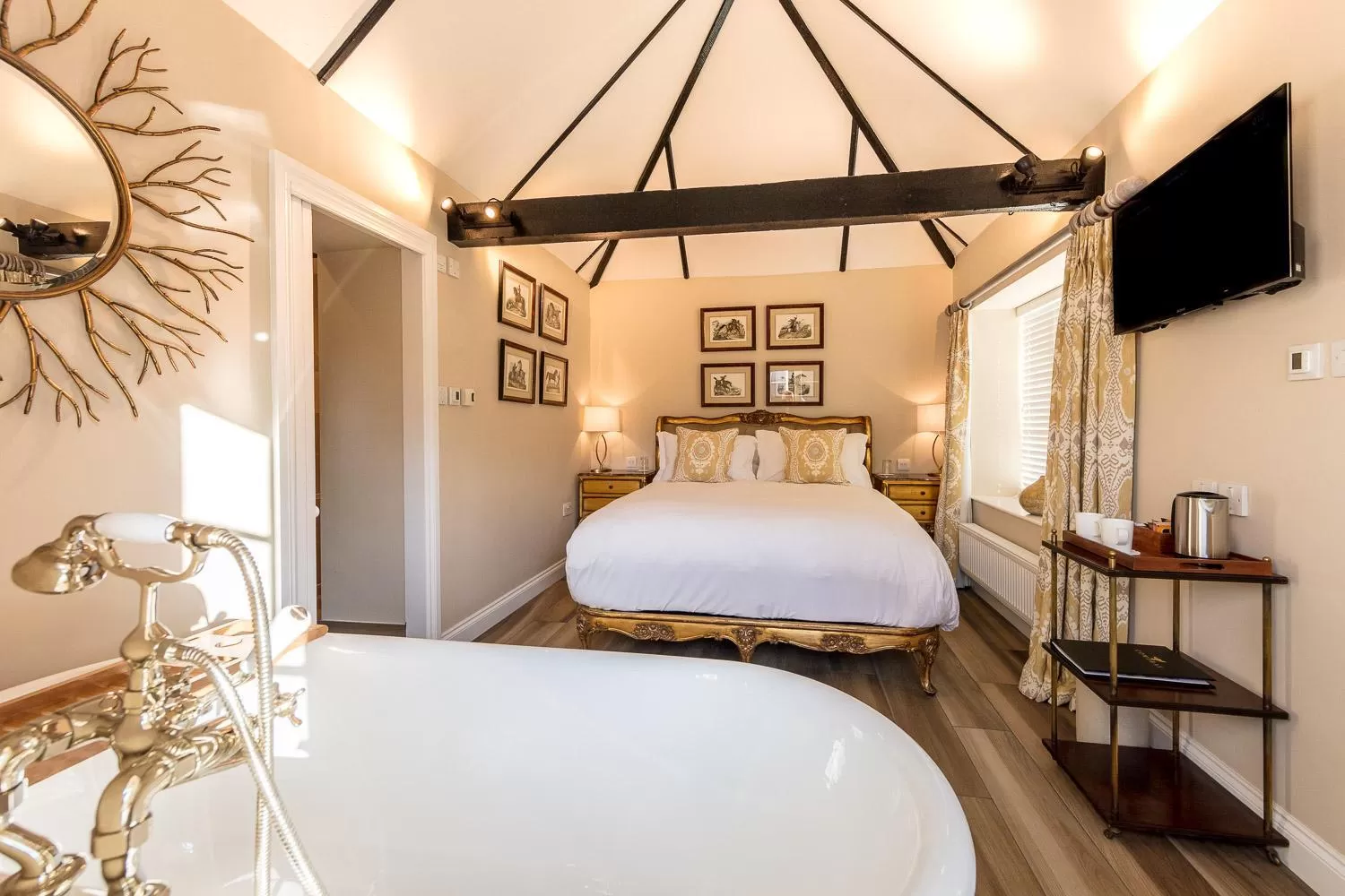 Bathroom, Bed in Cowdray Lodge B&B rooms