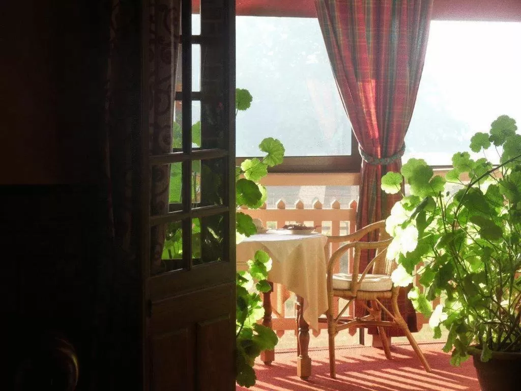 Balcony/Terrace in Château de la Râpée Hôtel restaurant