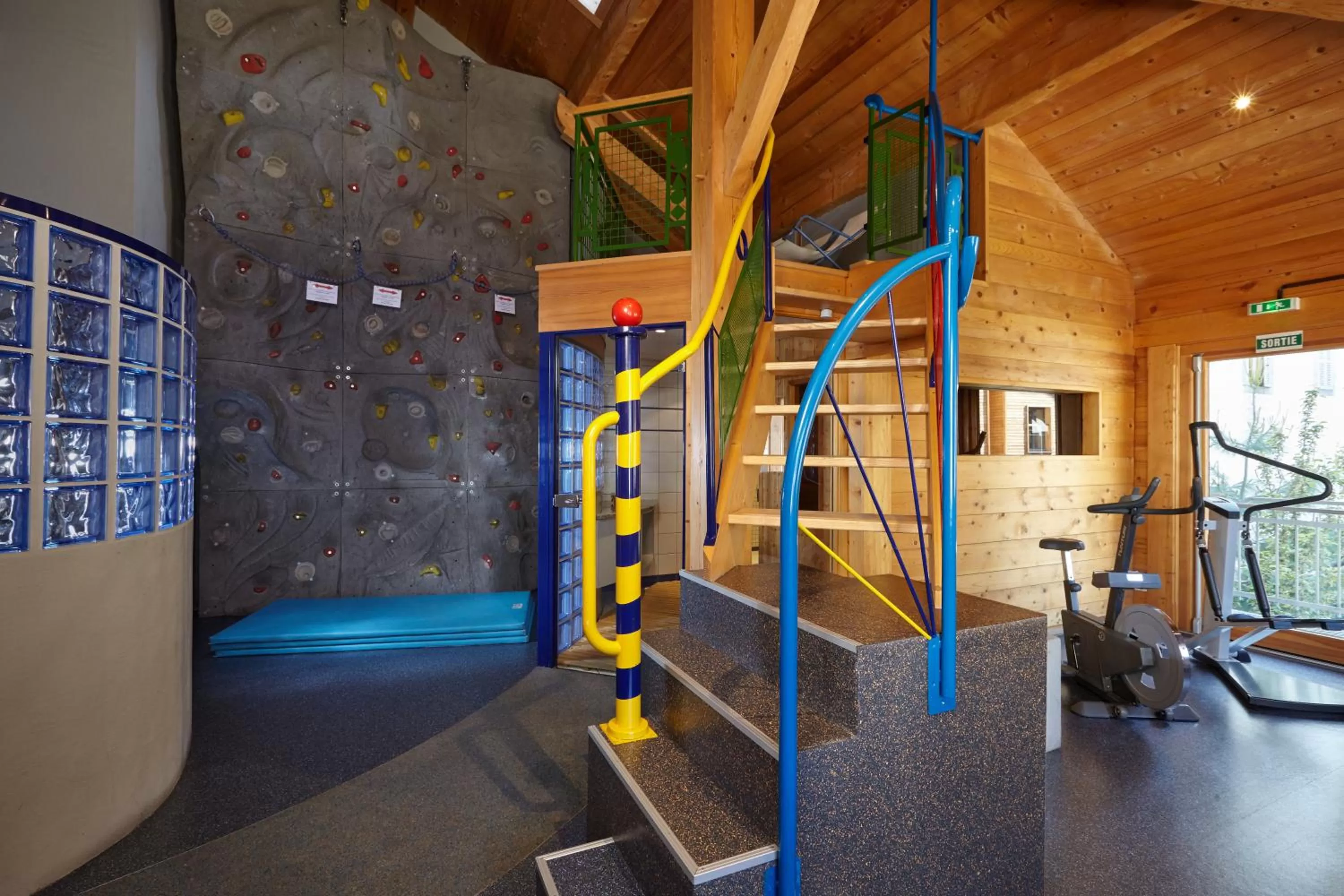 Fitness centre/facilities in Hôtel de L'Arve by HappyCulture
