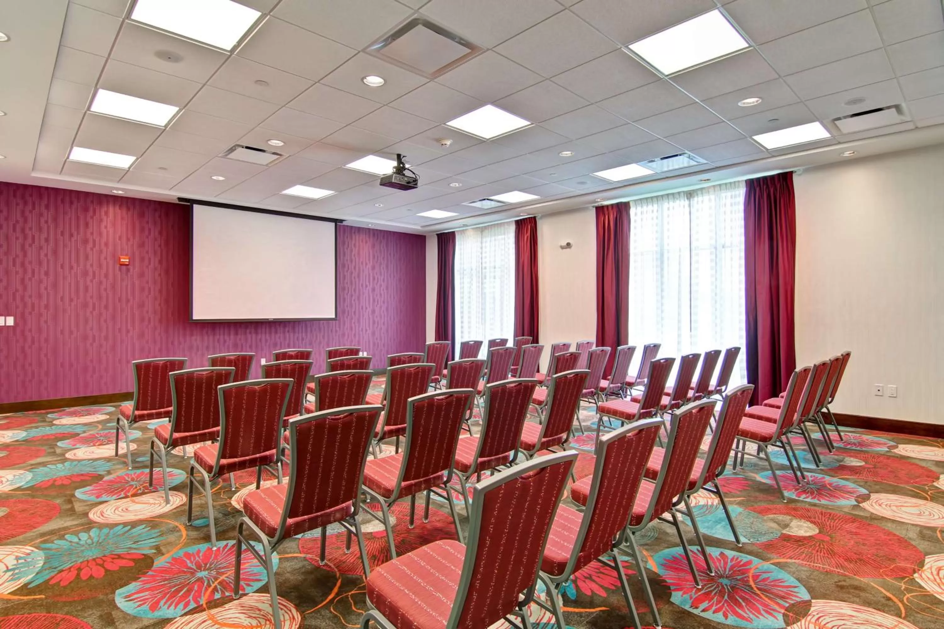 Business facilities in Hampton Inn & Suites Detroit/Troy