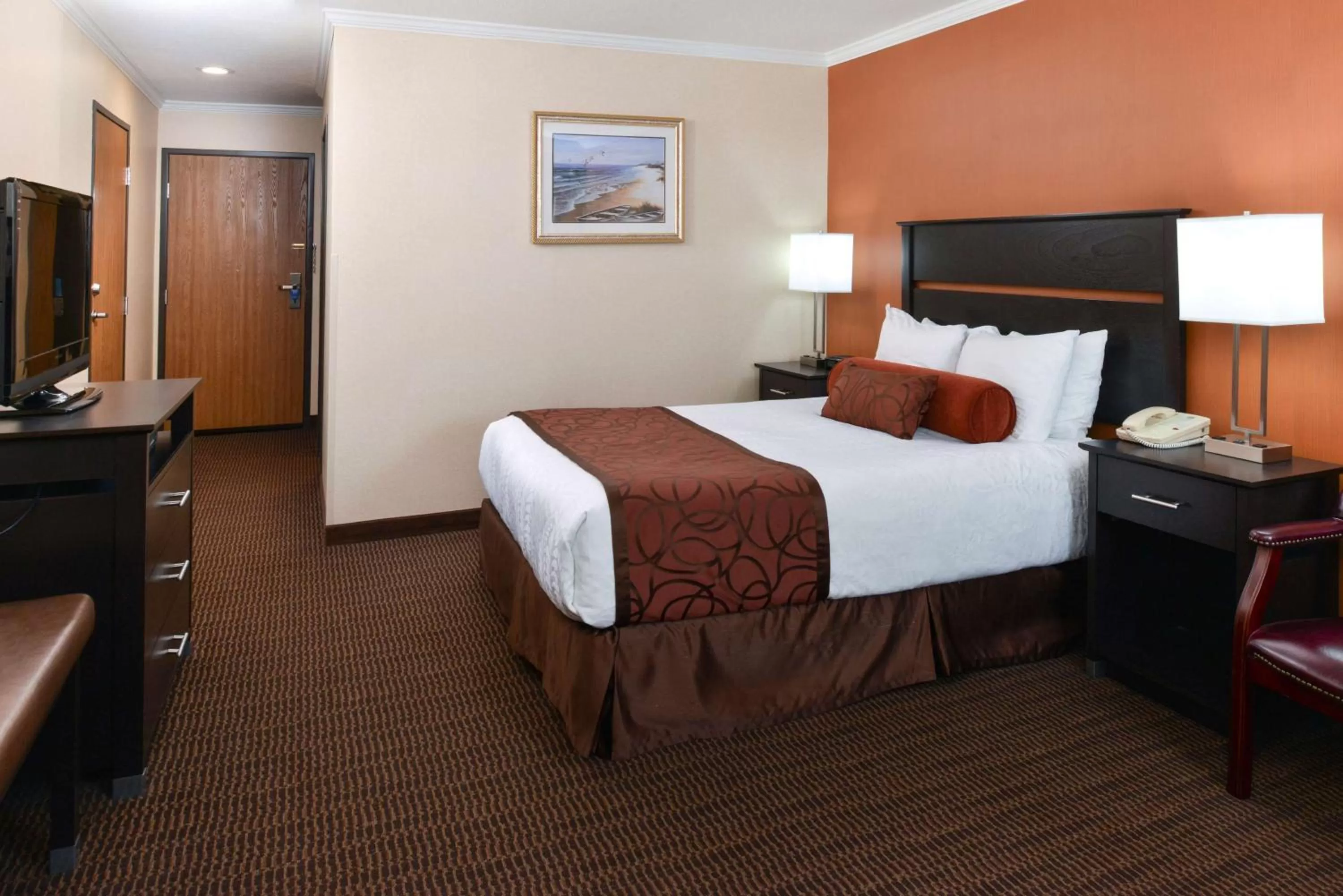 Photo of the whole room, Bed in Best Western Plus Landmark Inn