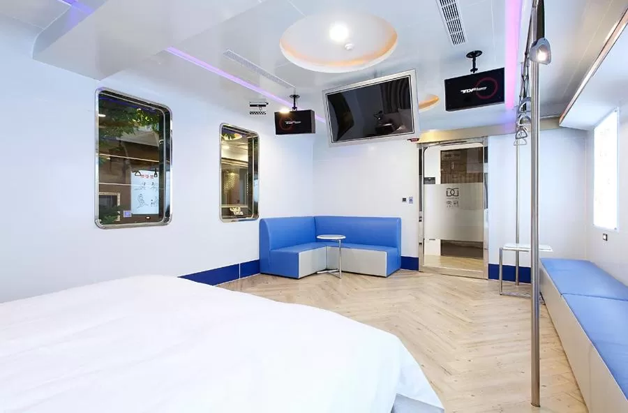 Photo of the whole room in Discovery Motel - Yanping