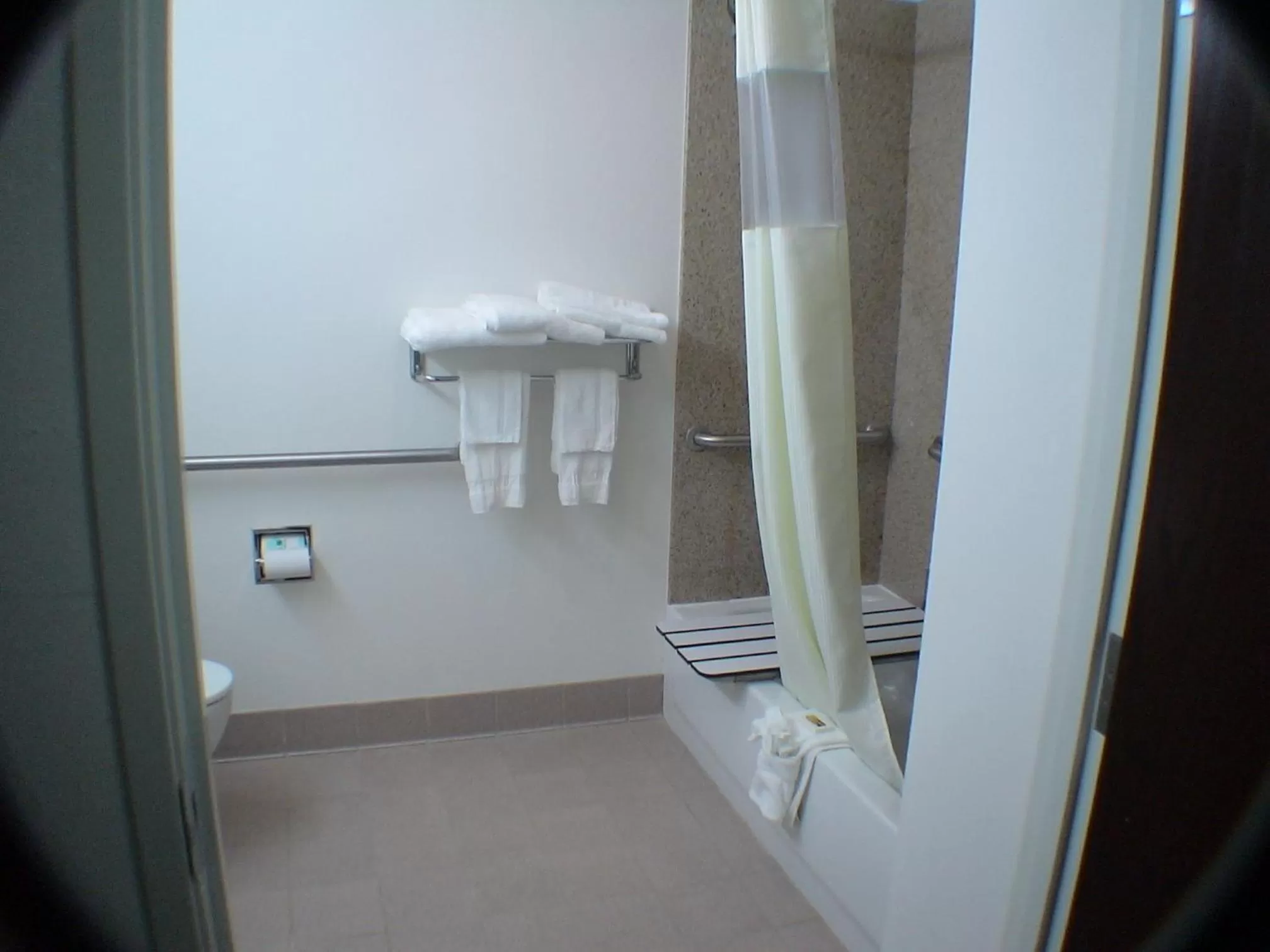 Shower in Budget Host Inn and Suites Cameron