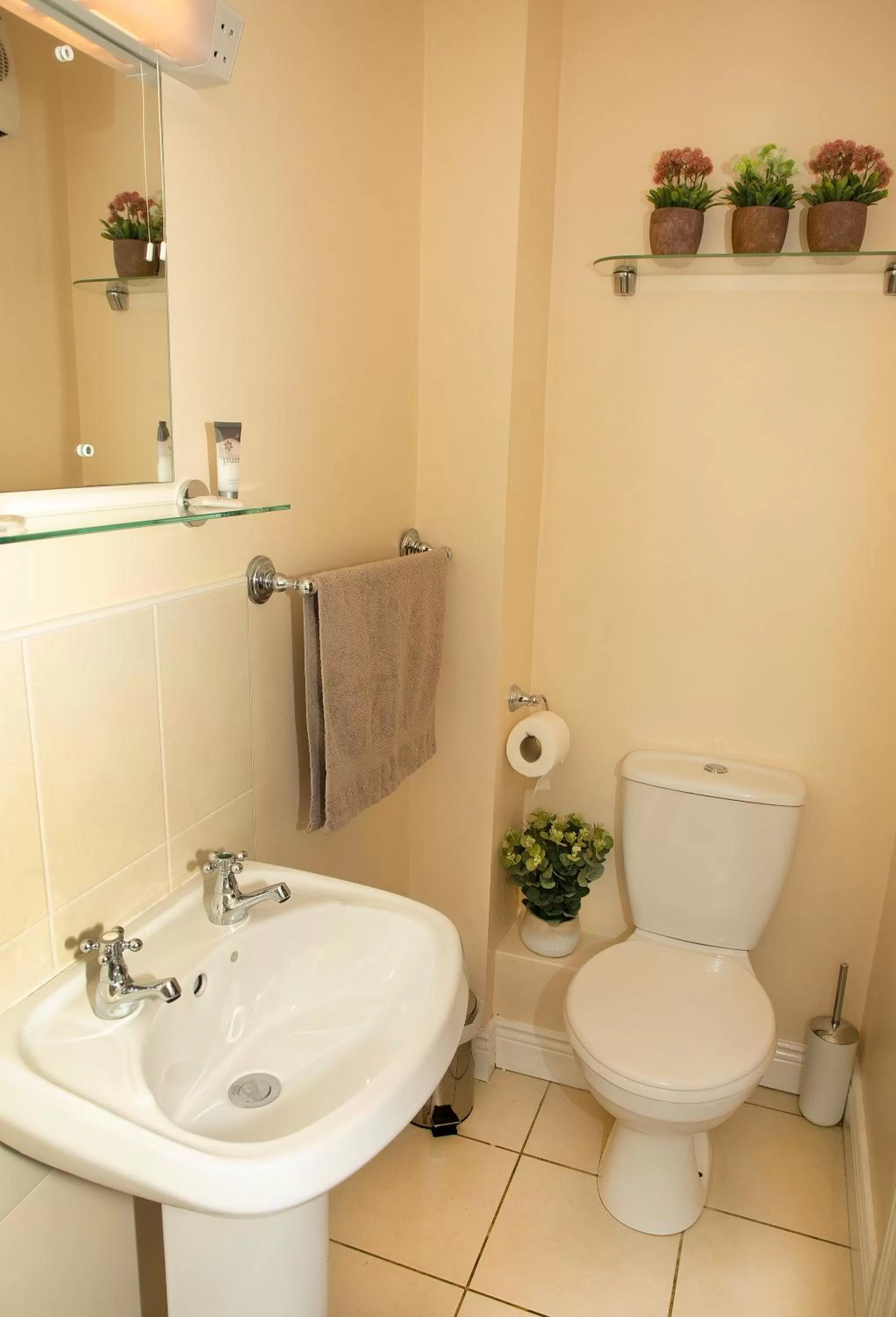 Bathroom in Arch House B&B & Apartments