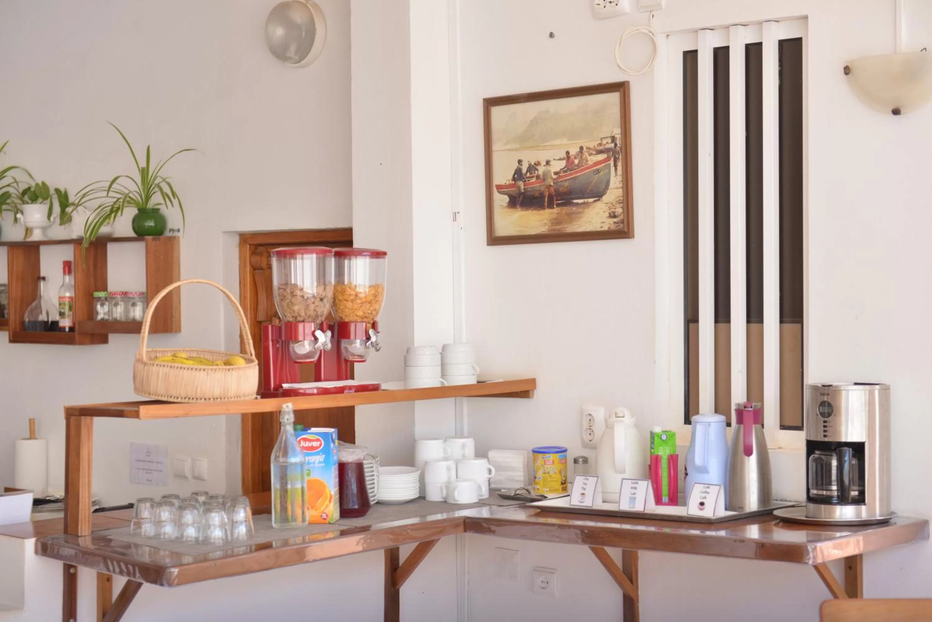 Continental breakfast in Residencial Che Guevara B & B Stop over