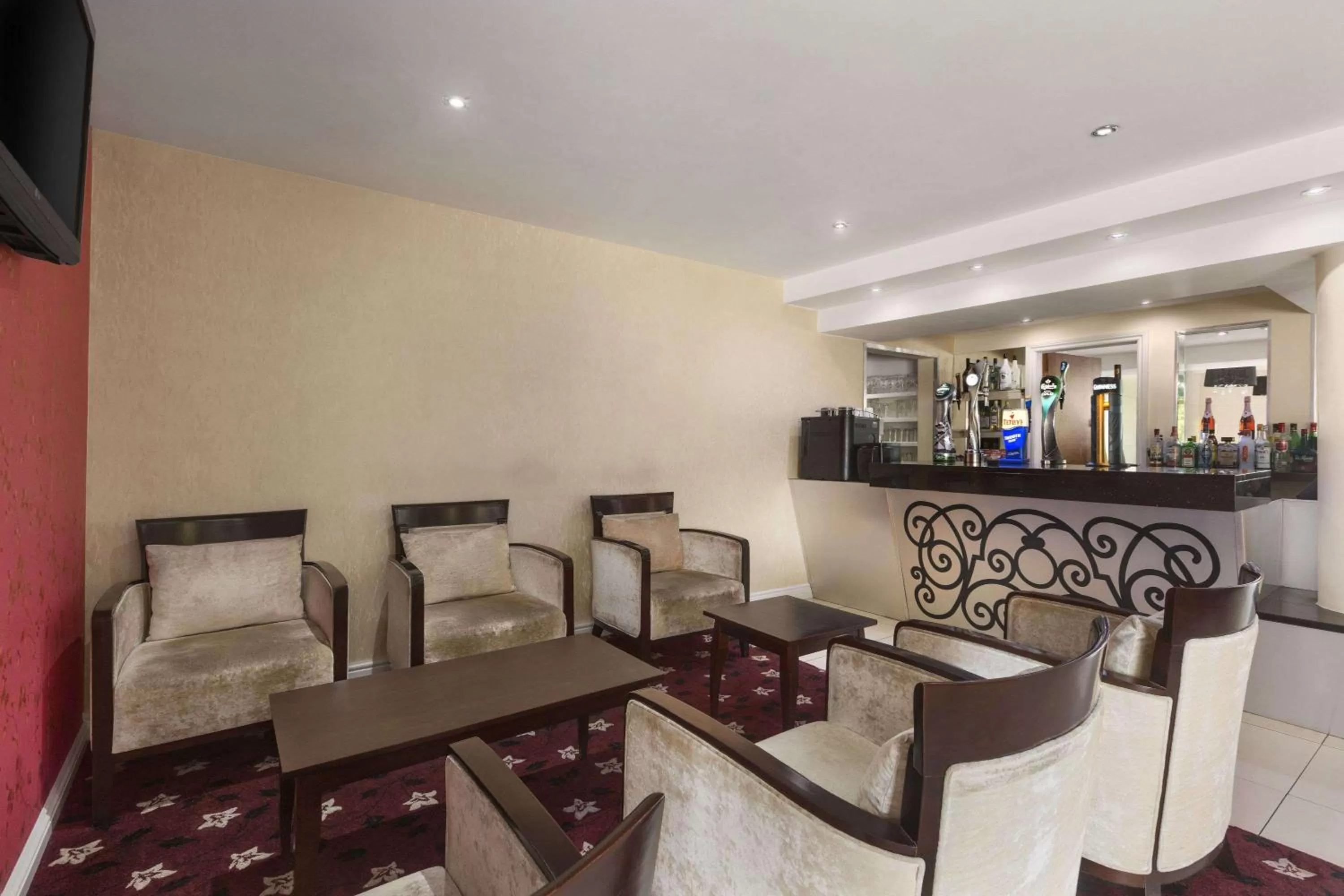 Lounge or bar in Ramada Birmingham Oldbury M5 J2