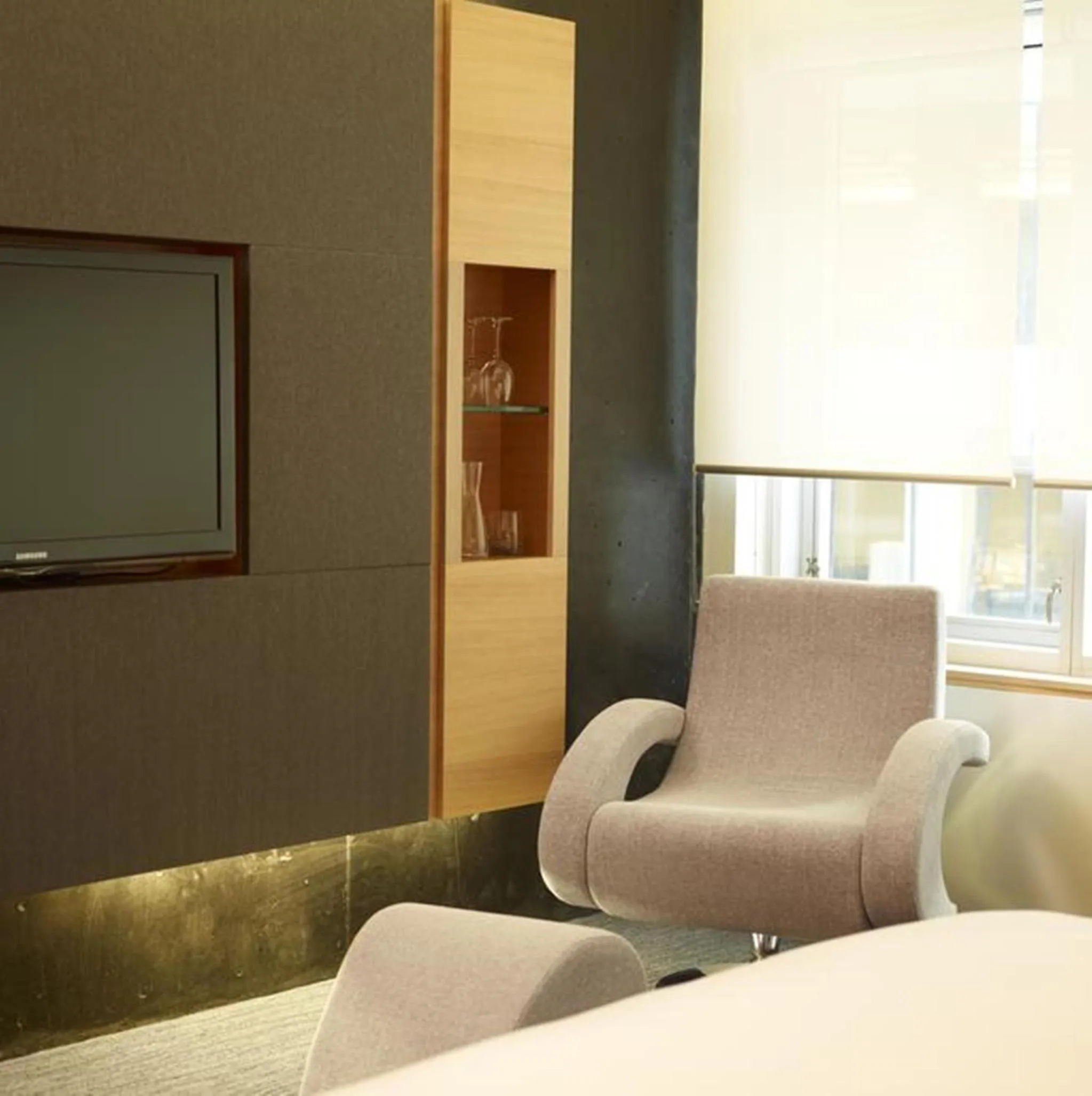 Seating area in Le Germain Hotel Maple Leaf Square