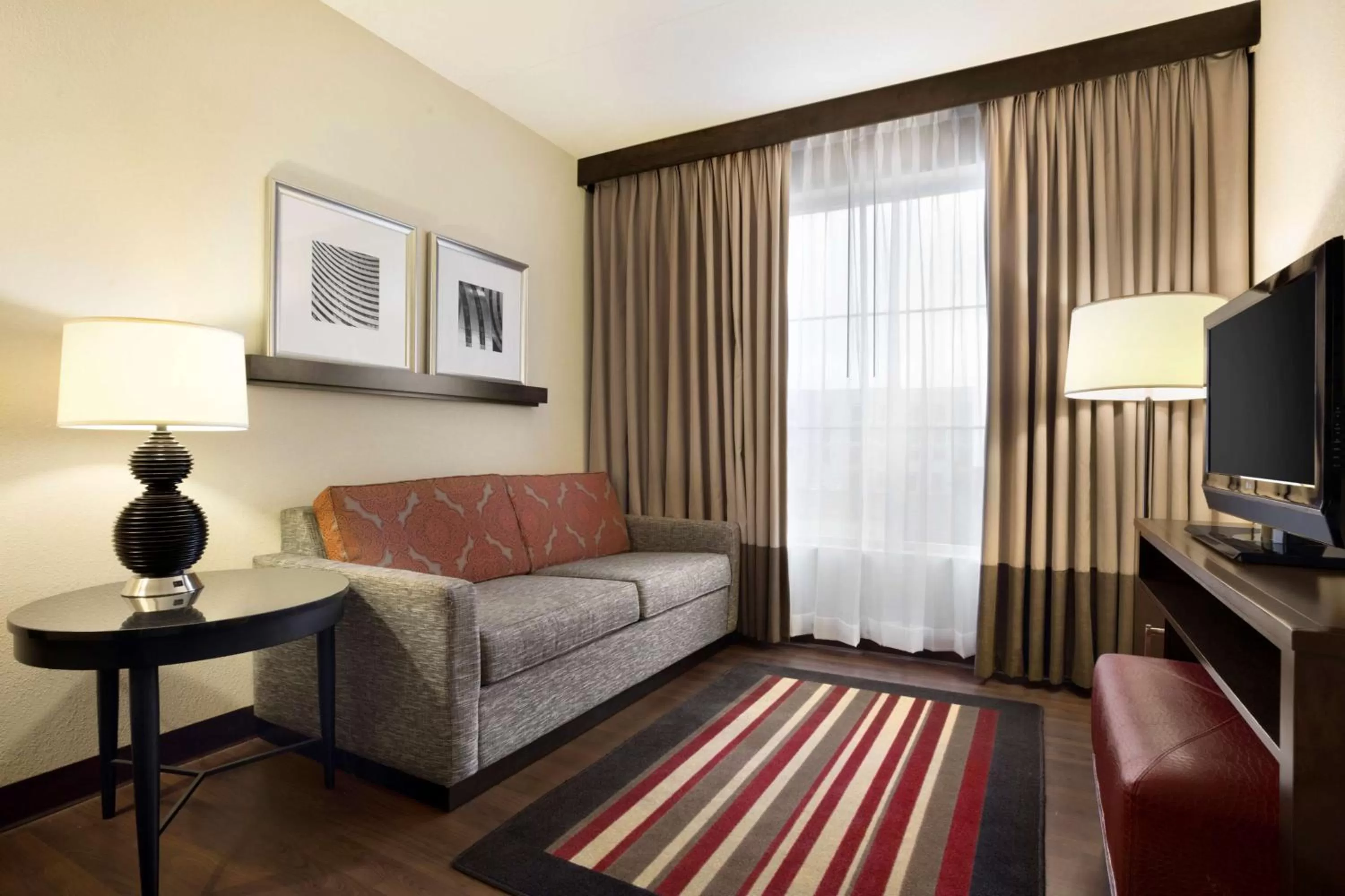 Living room in Embassy Suites by Hilton Jackson North Ridgeland