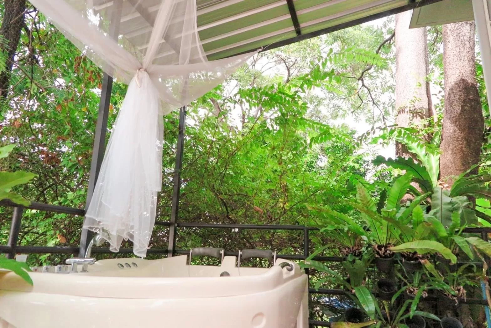 Bathroom in V20 Boutique Jacuzzi Hotel