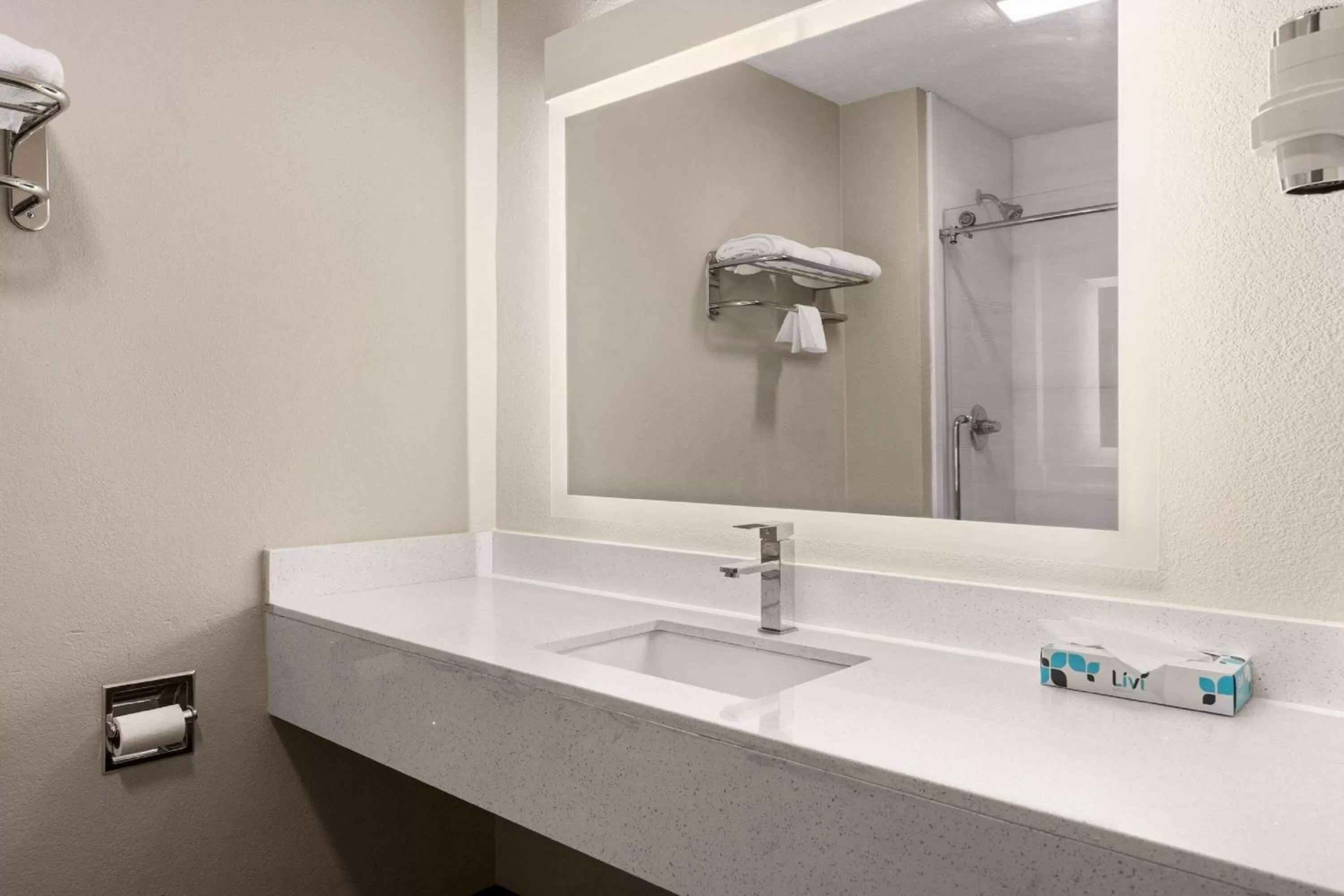 TV and multimedia in Days-Inn by Wyndham Albuquerque I-25