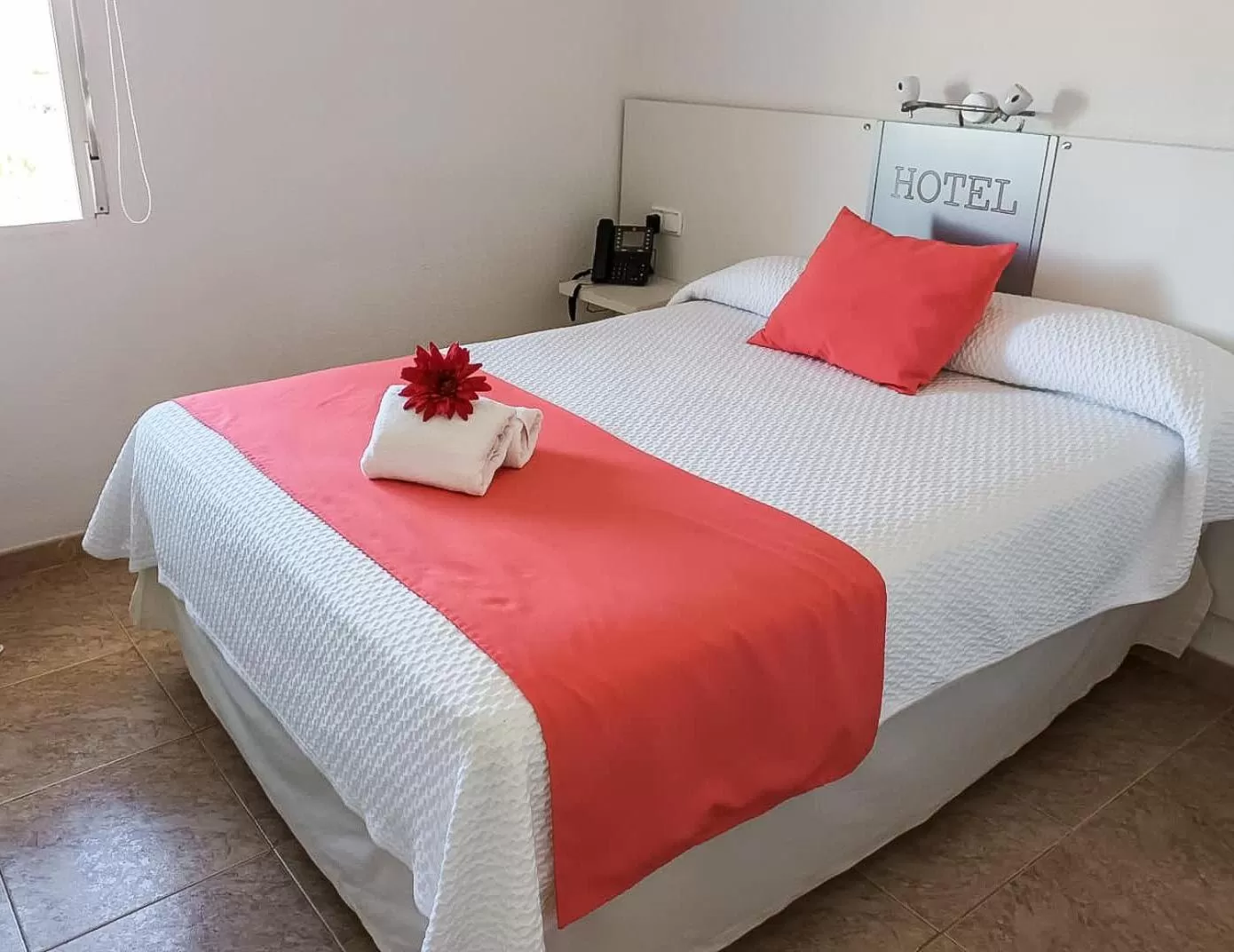 Photo of the whole room, Bed in Hacienda Guadalquivir