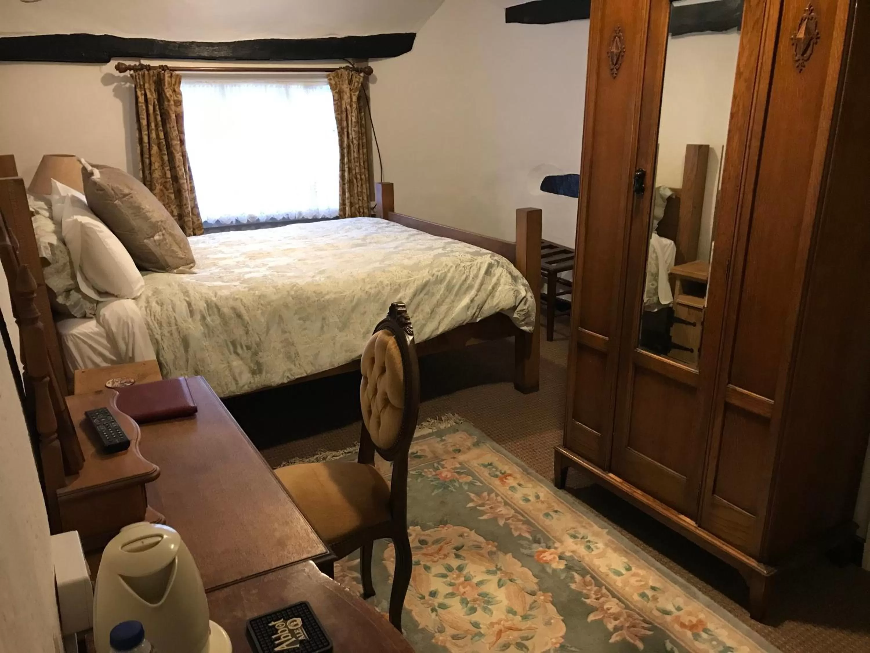 Bed in The Chequers Inn