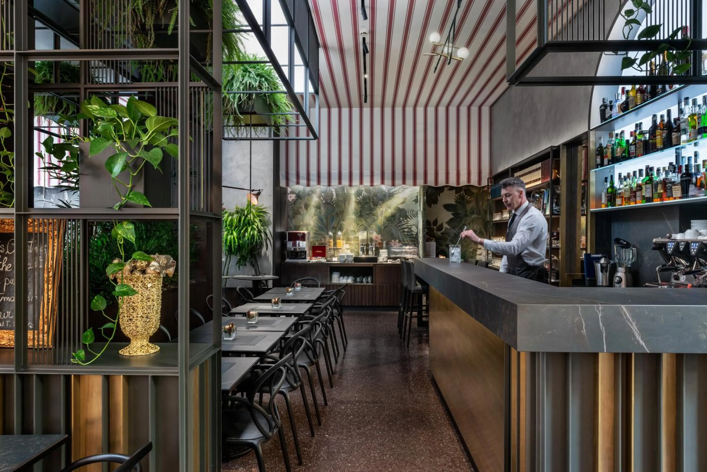 Restaurant/places to eat in Hotel Sanpi Milano