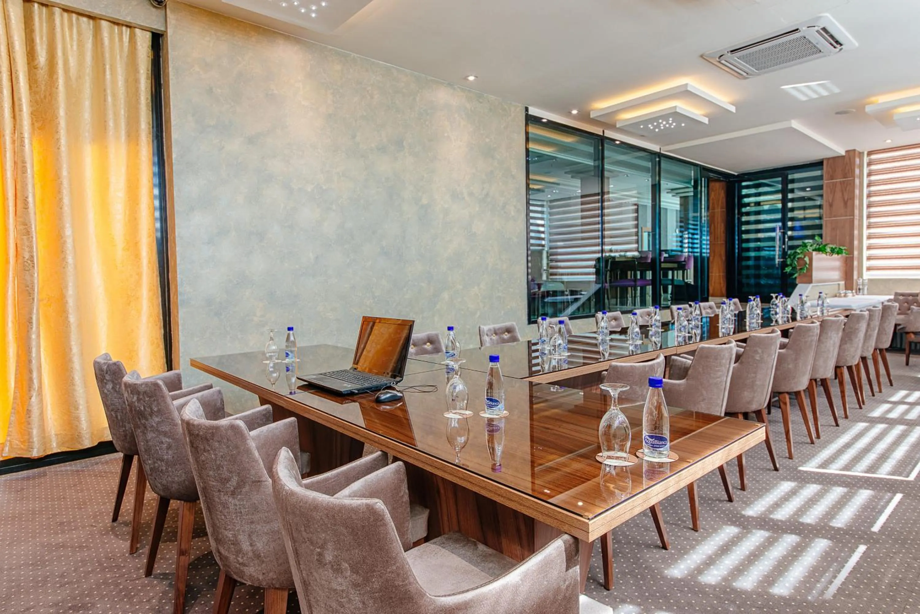 Business facilities in Hotel New Star