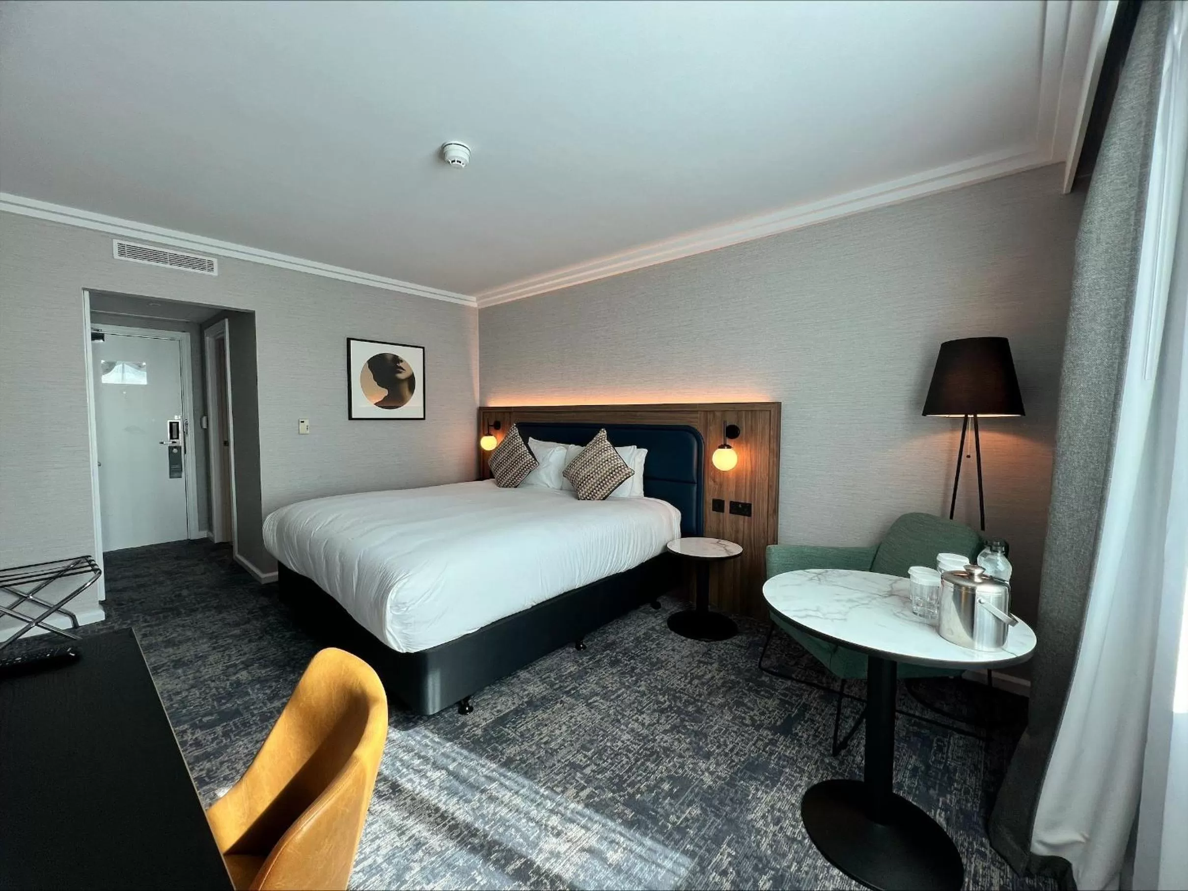 Photo of the whole room, Bed in Crowne Plaza Birmingham NEC by IHG