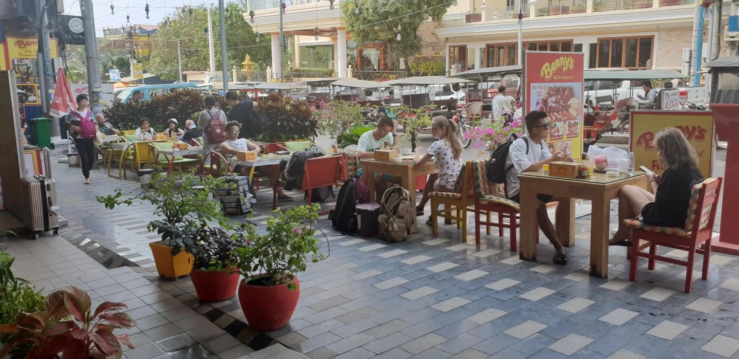 Restaurant/Places to Eat in Benny's City Hotel