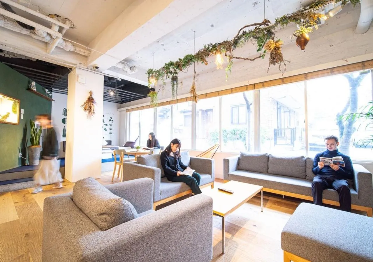 Communal lounge/ TV room in Hotel Graphy Nezu