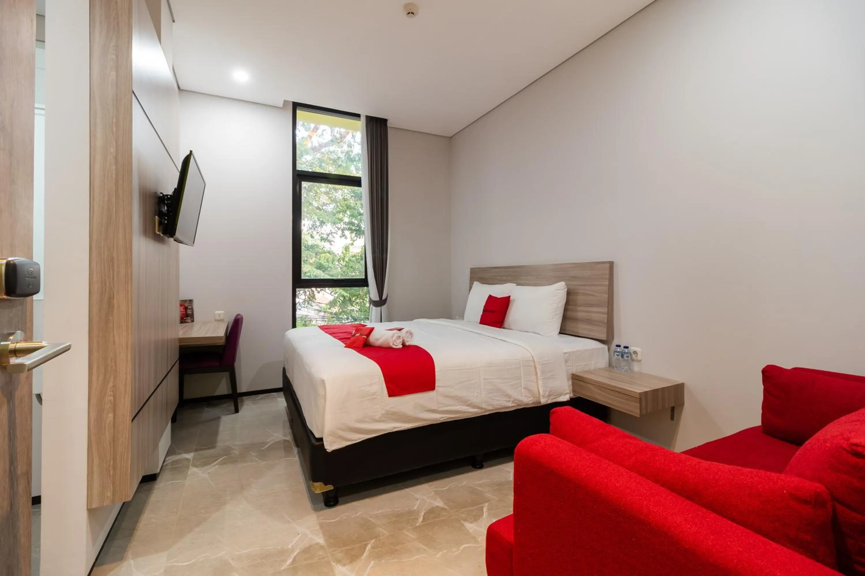 Property building, Bed in RedDoorz Plus near Senayan City