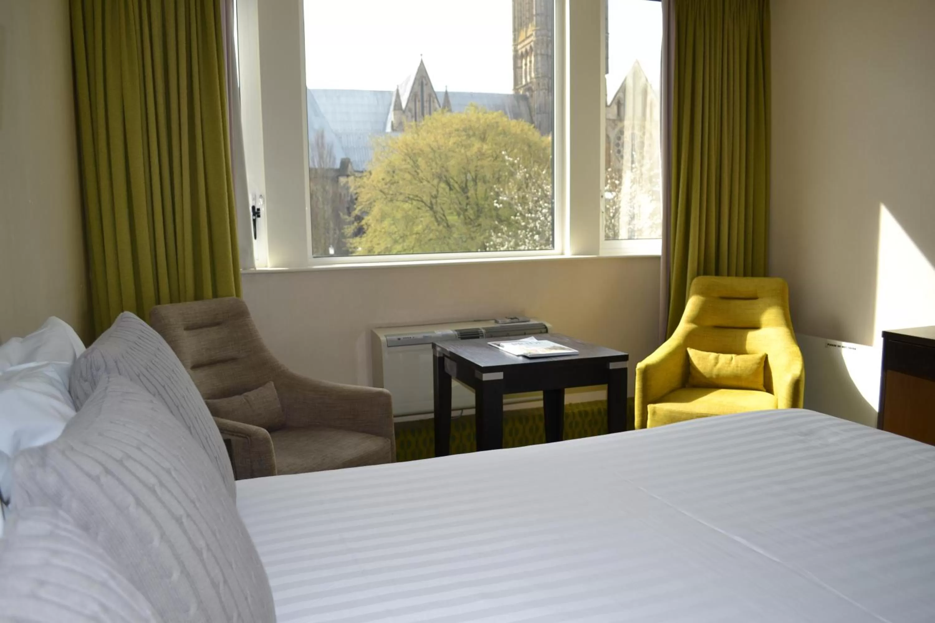 Bedroom, Bed in The Lincoln Hotel