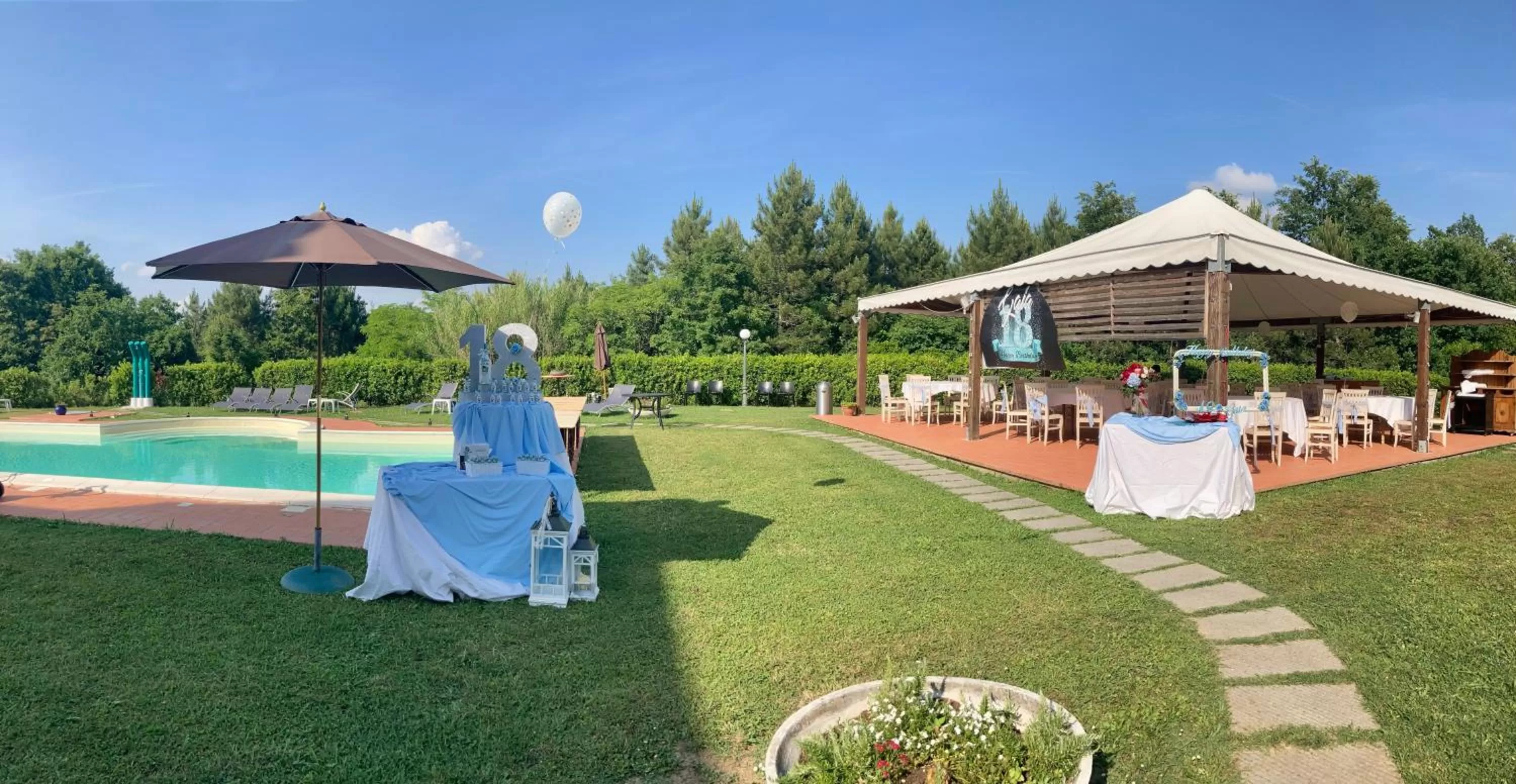 Garden, Swimming Pool in Hotel Vedute