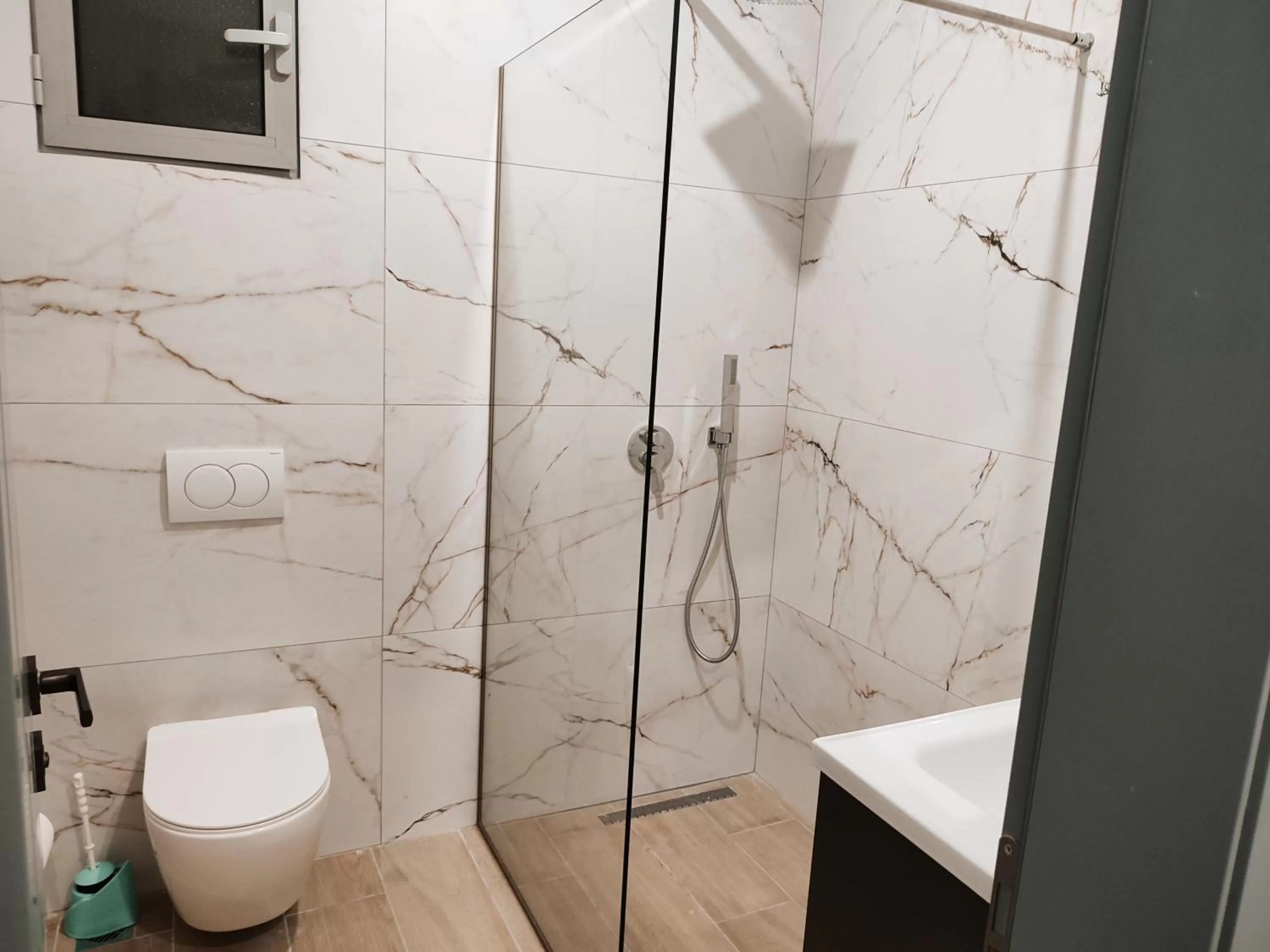 Bathroom in Petros rooms