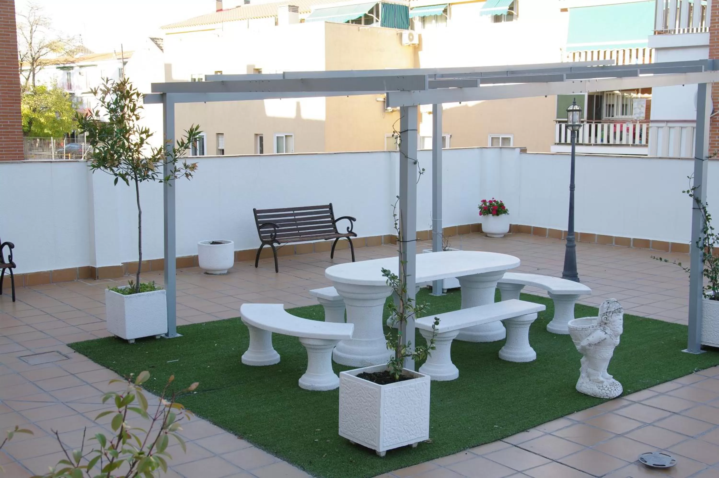 Patio in Hotel Barajas Plaza
