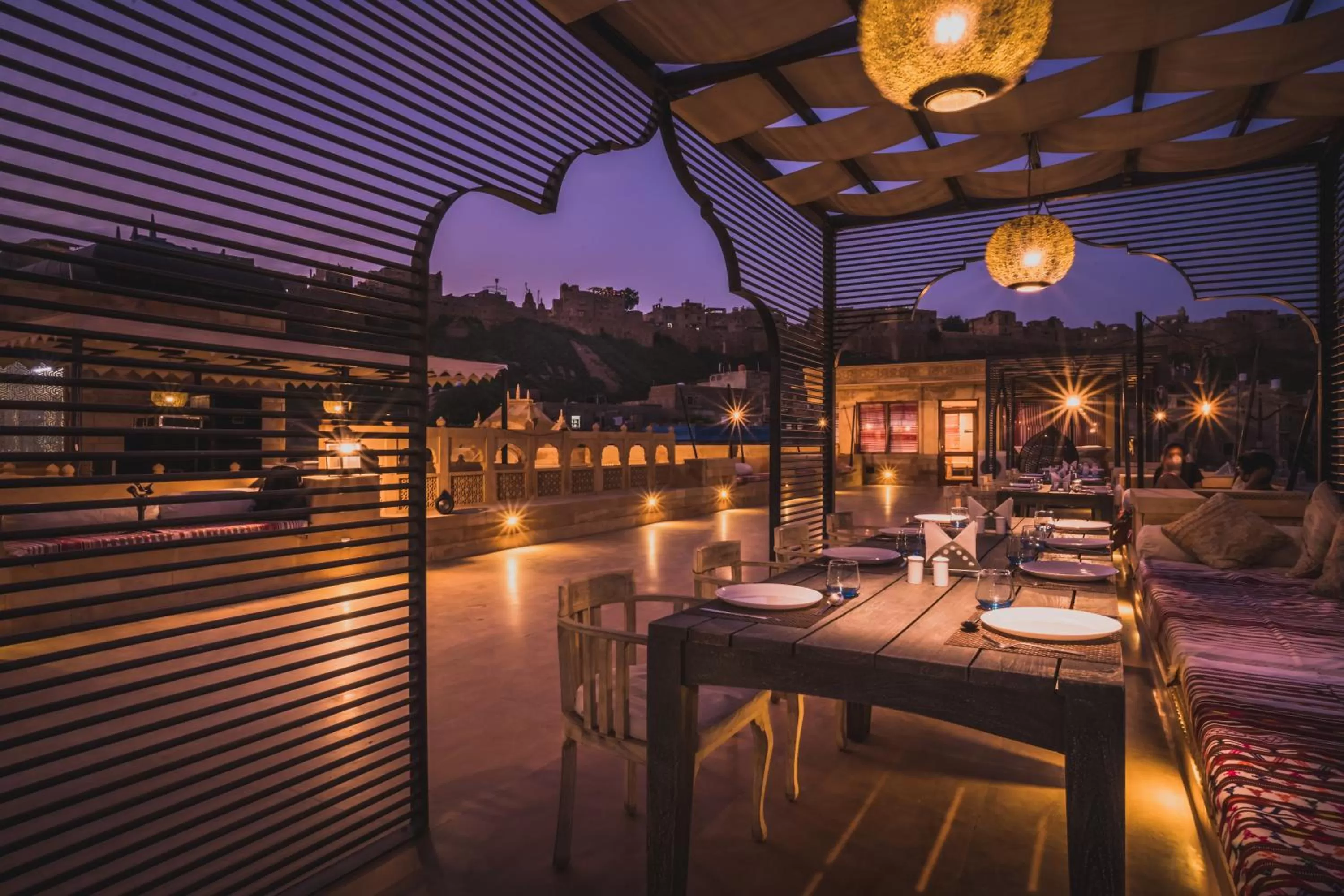 Restaurant/places to eat in Hotel Grand Khalifa