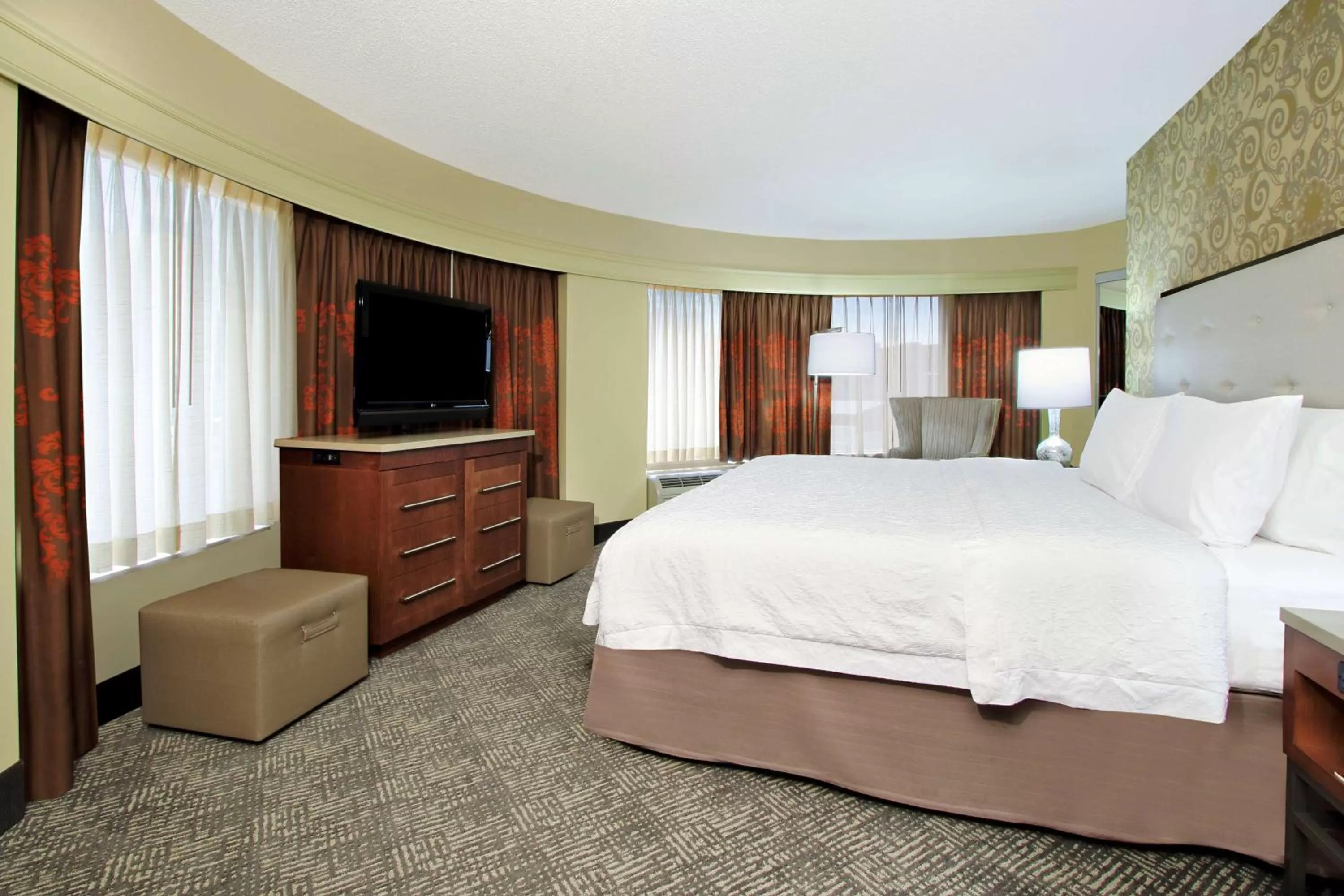 Bed in Hampton Inn & Suites Columbus-Downtown, Ohio