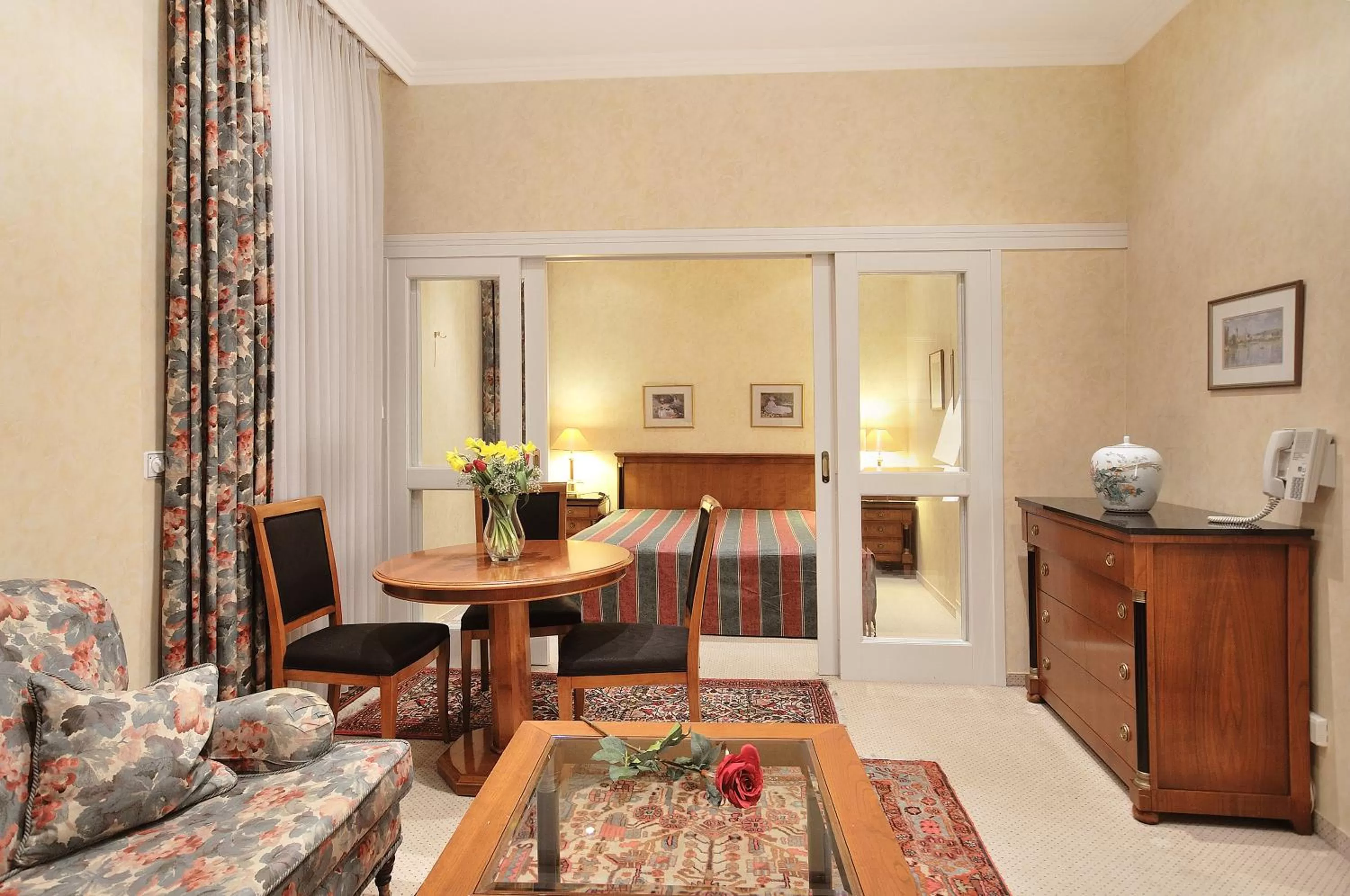 Photo of the whole room, Seating Area in Hotel Residenz am Rosengarten