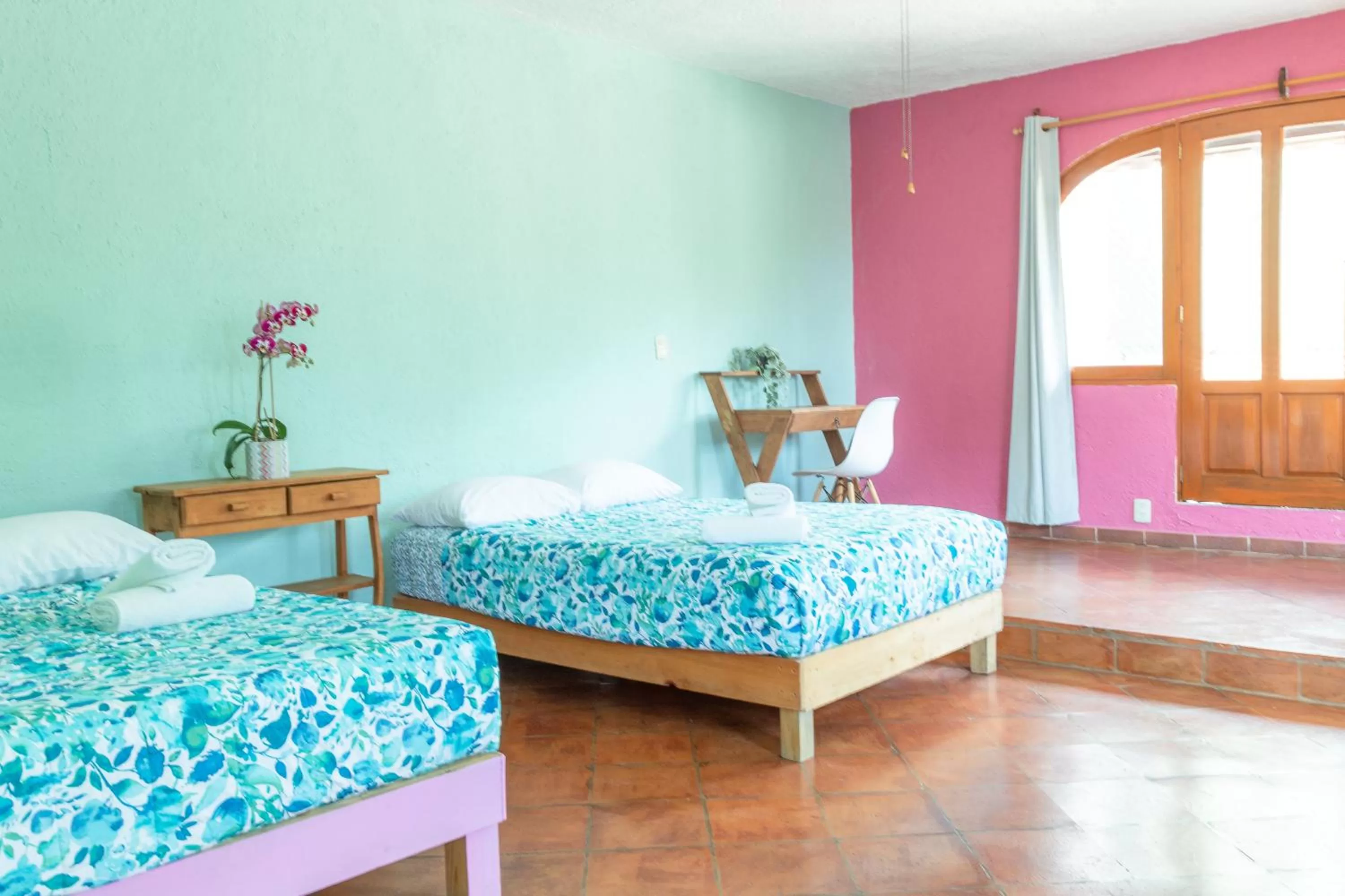 Photo of the whole room, Bed in Colibrí Turquesa