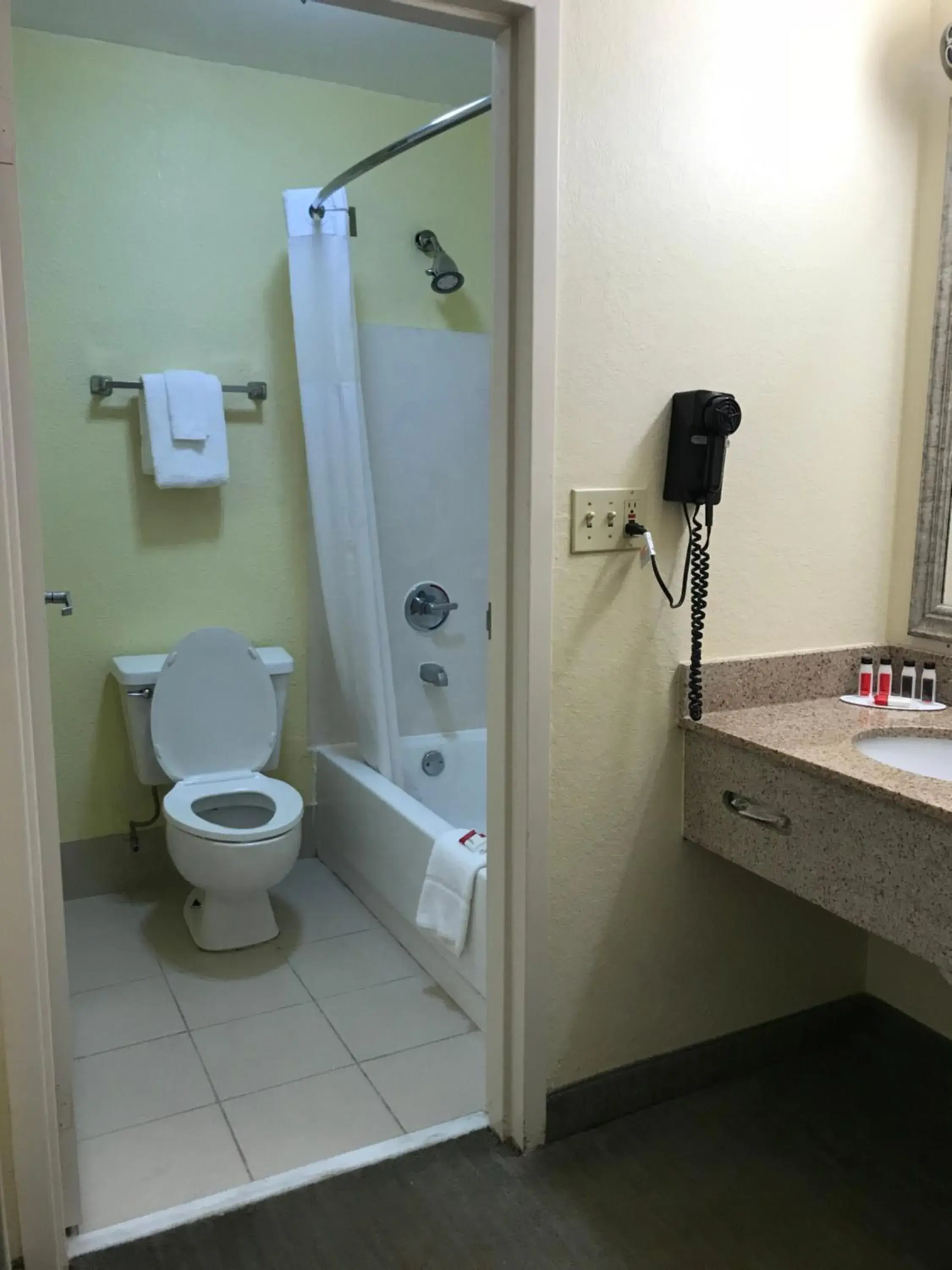 Standard Double Room with Two Double Beds in Baymont By Wyndham Gainesville I-75 Standard Double Room with Two Double Beds in Baymont By Wyndham Gainesville I-75