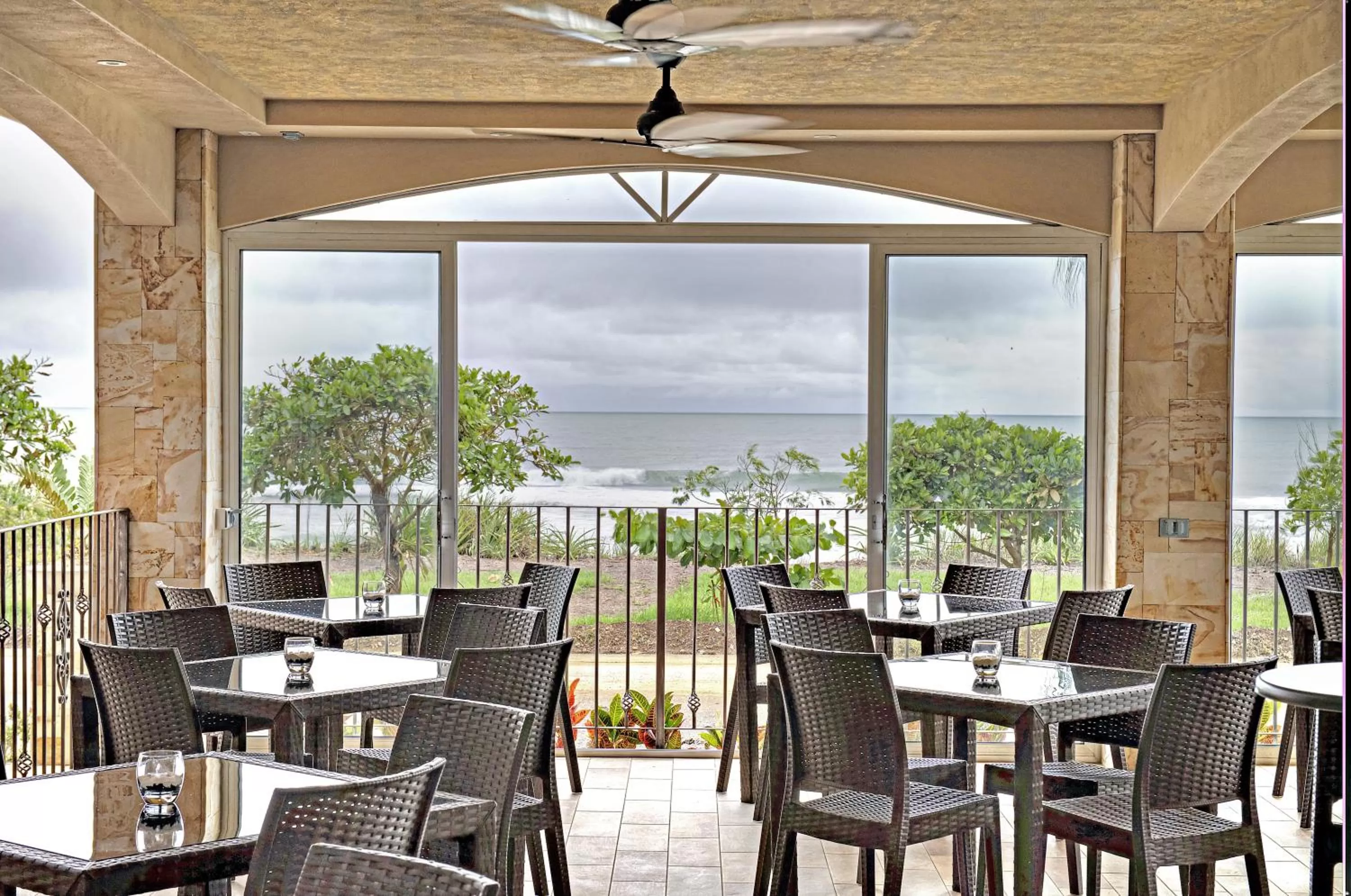 Restaurant/places to eat in Beachfront Hotel Tramonto