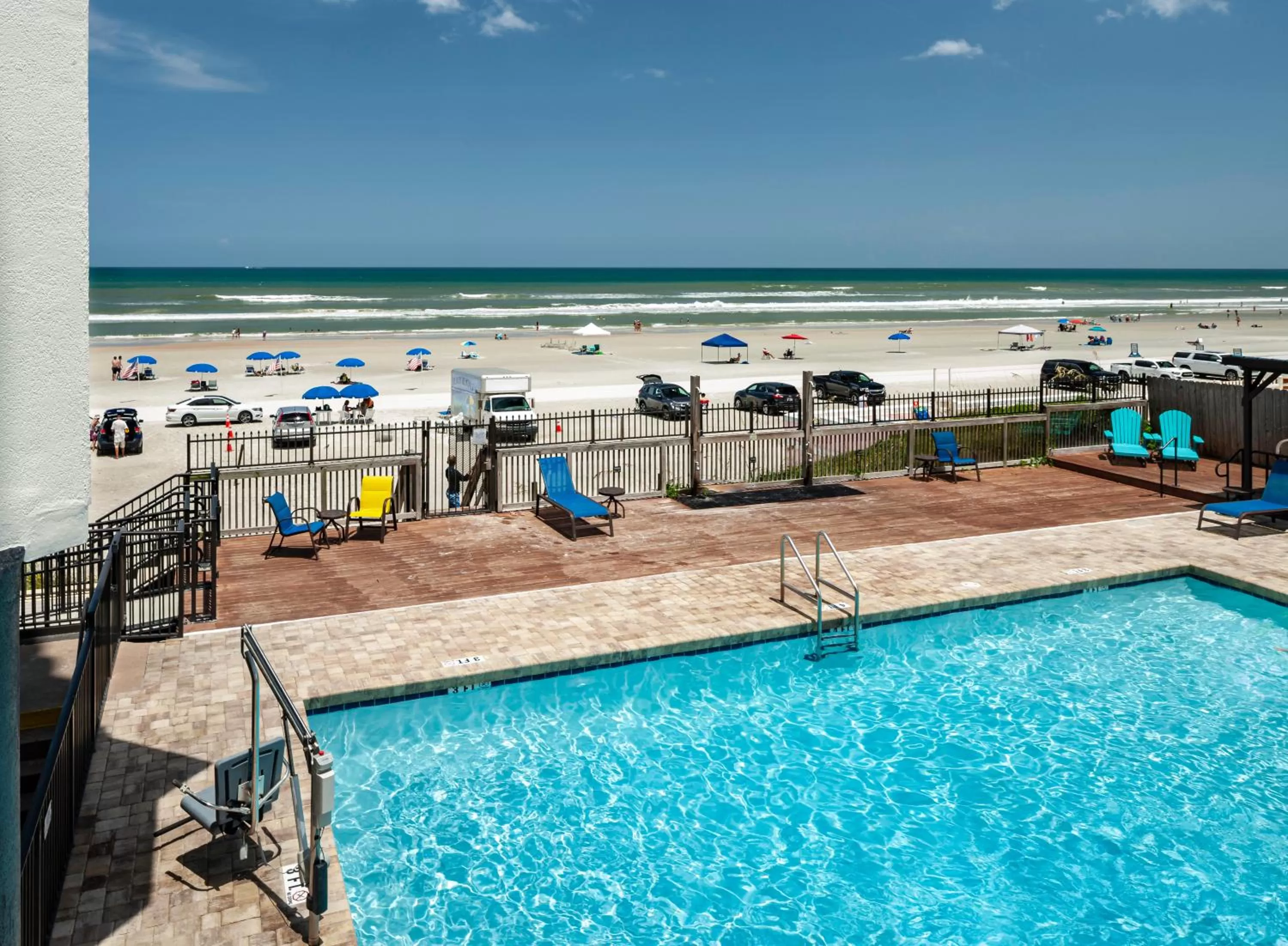 Swimming pool in Best Western New Smyrna Beach Hotel & Suites