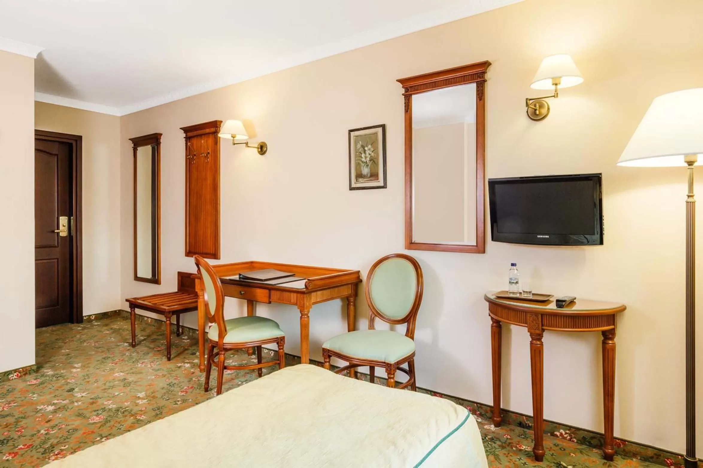 TV and multimedia, Bed in Hotel Duo Spa