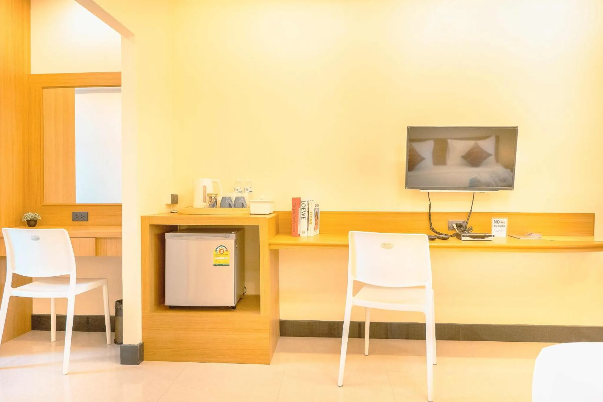 TV and multimedia in AU Place Hotel