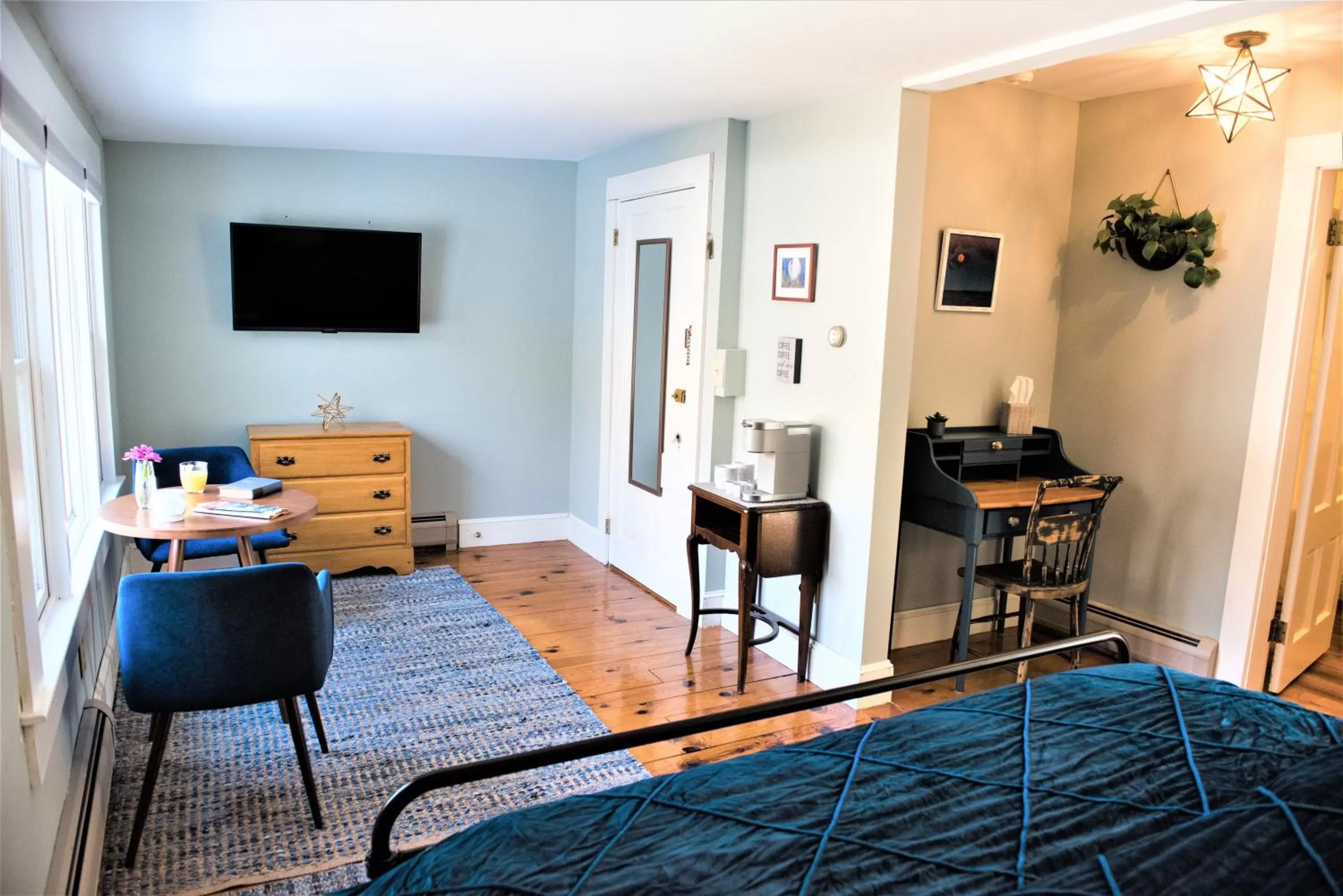 TV and multimedia, Bed in Inn on Golden Pond