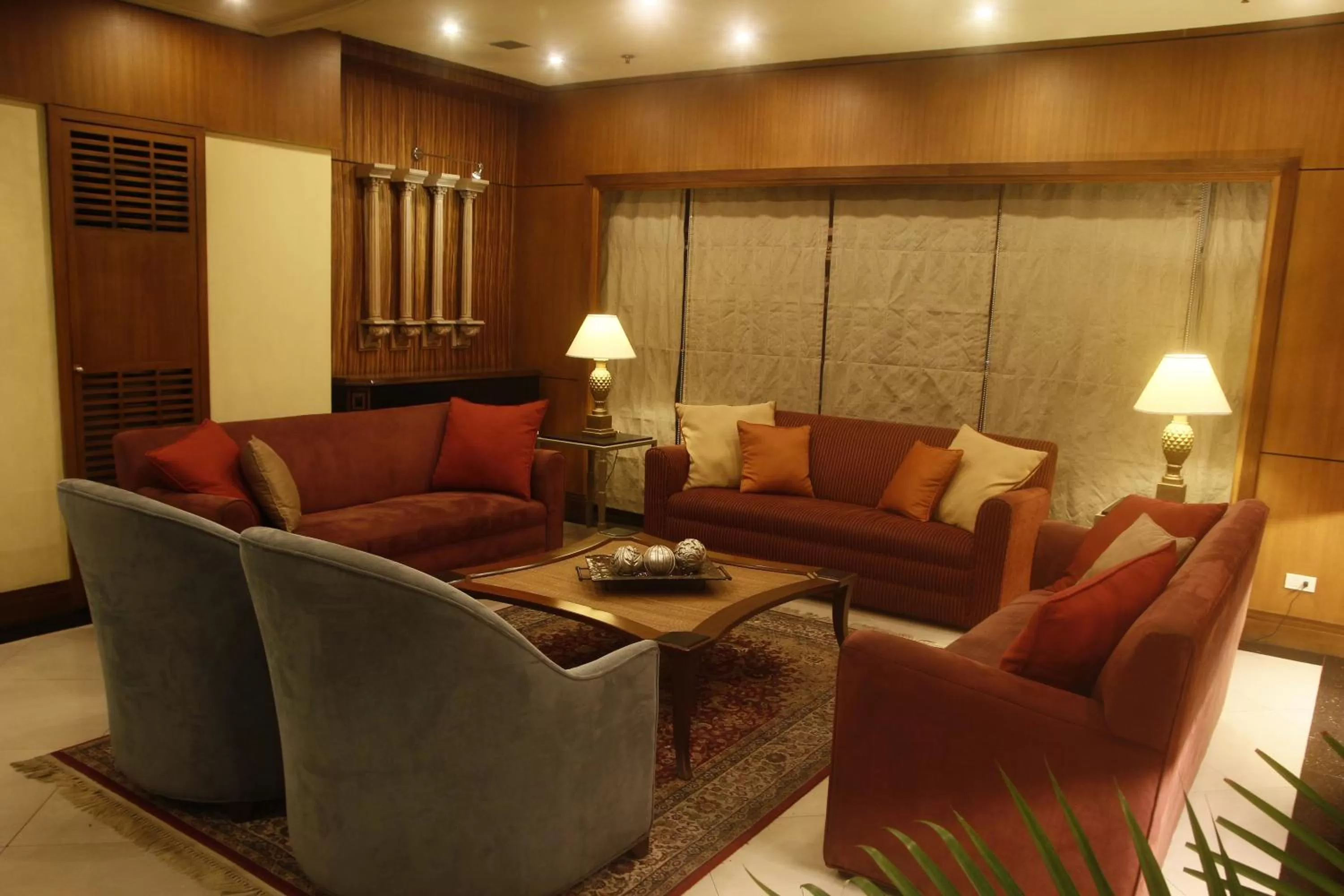 Lobby or reception in Herald Suites Solana