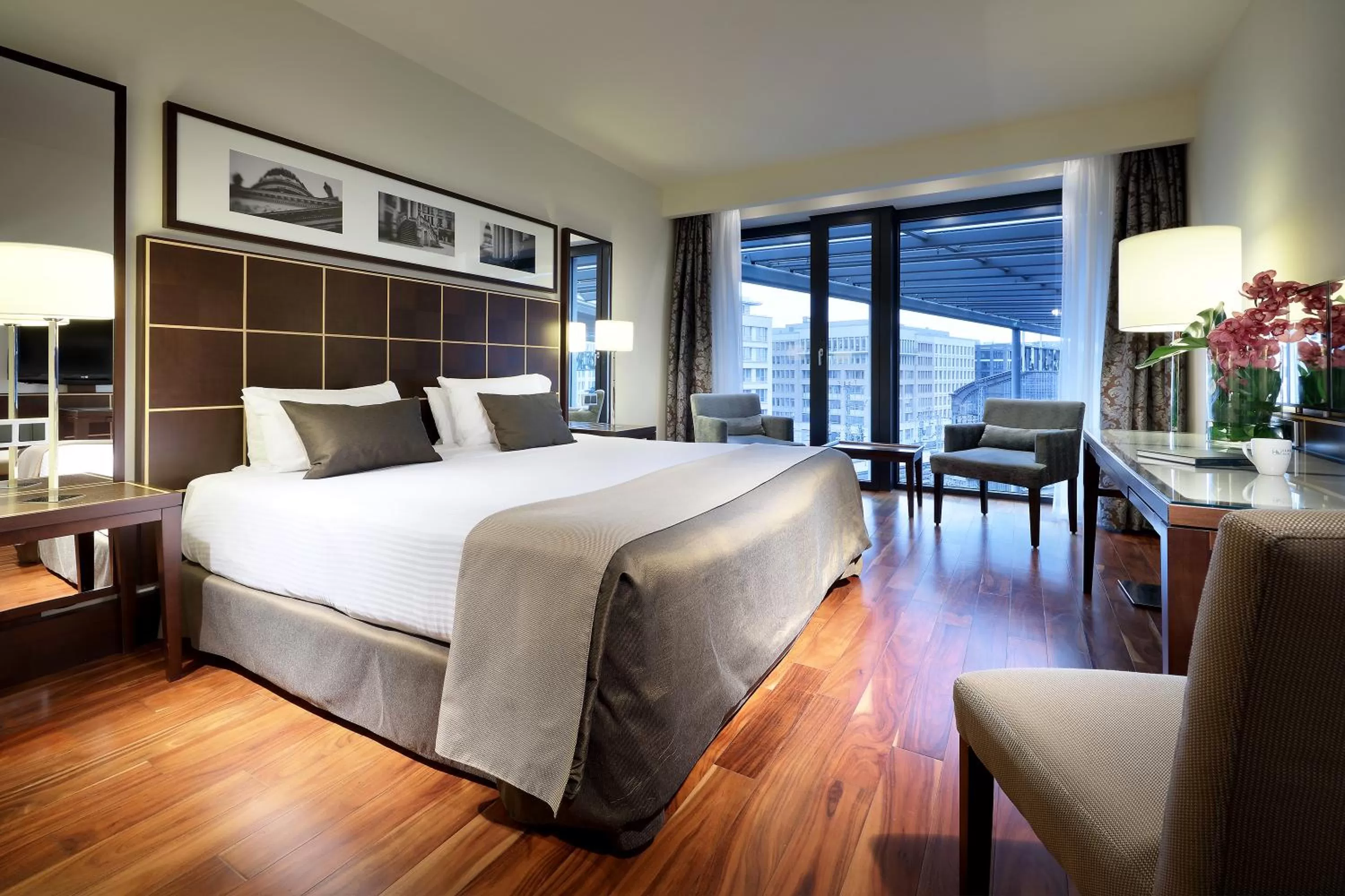 Photo of the whole room, Bed in Eurostars Berlin