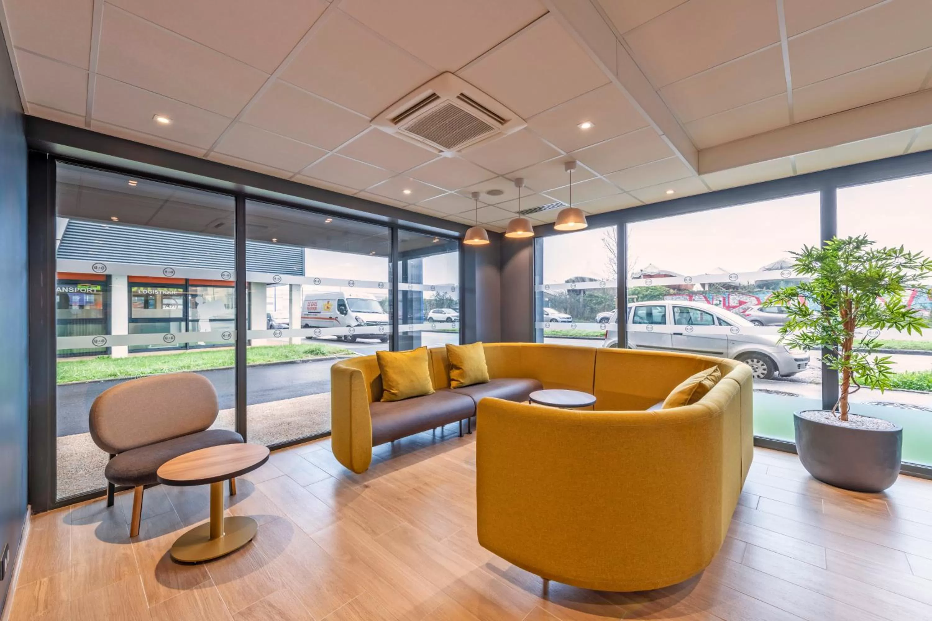 Communal lounge/ TV room in B&B HOTEL Brest Centre Port de Commerce