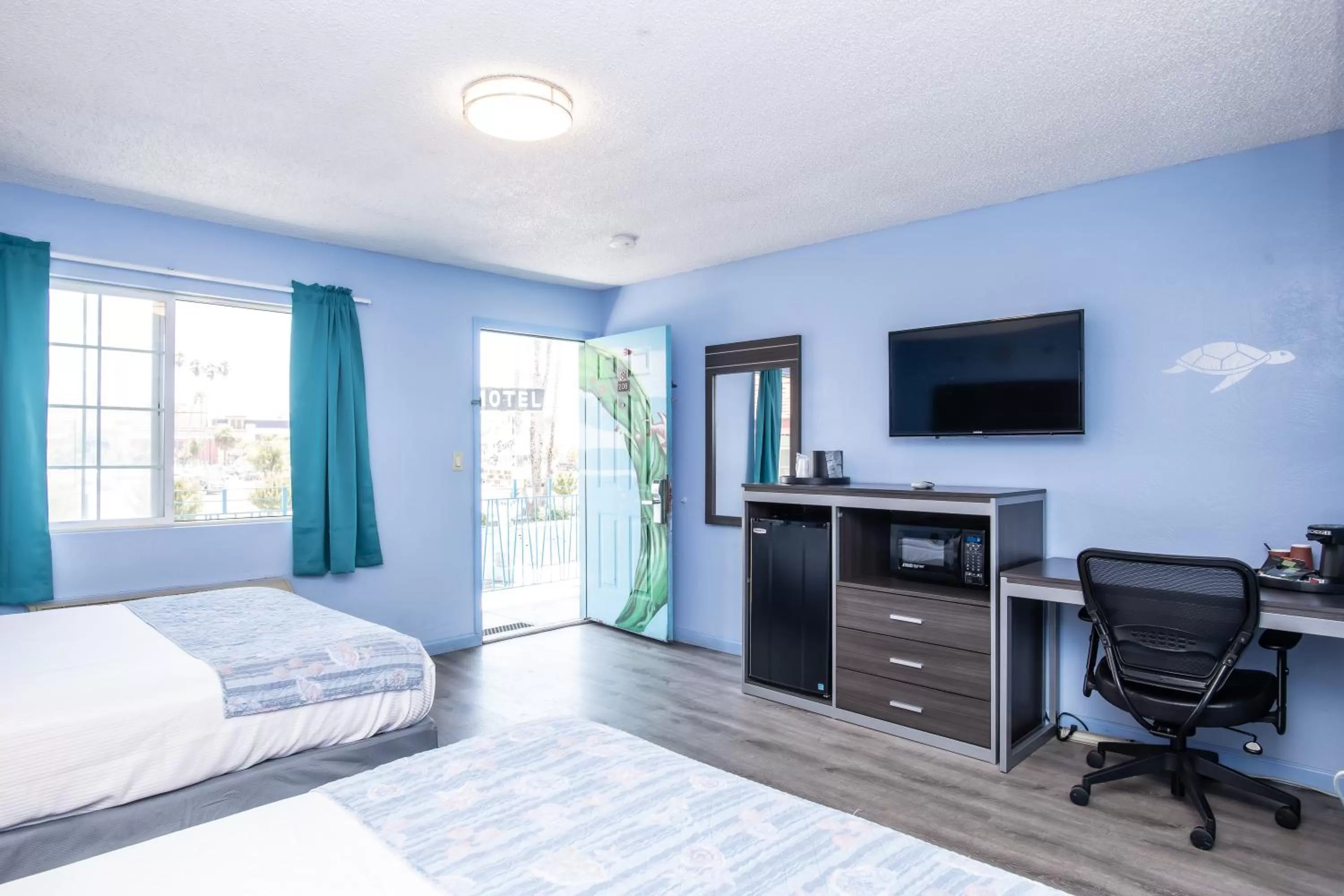 Bed in Aqua Breeze Inn