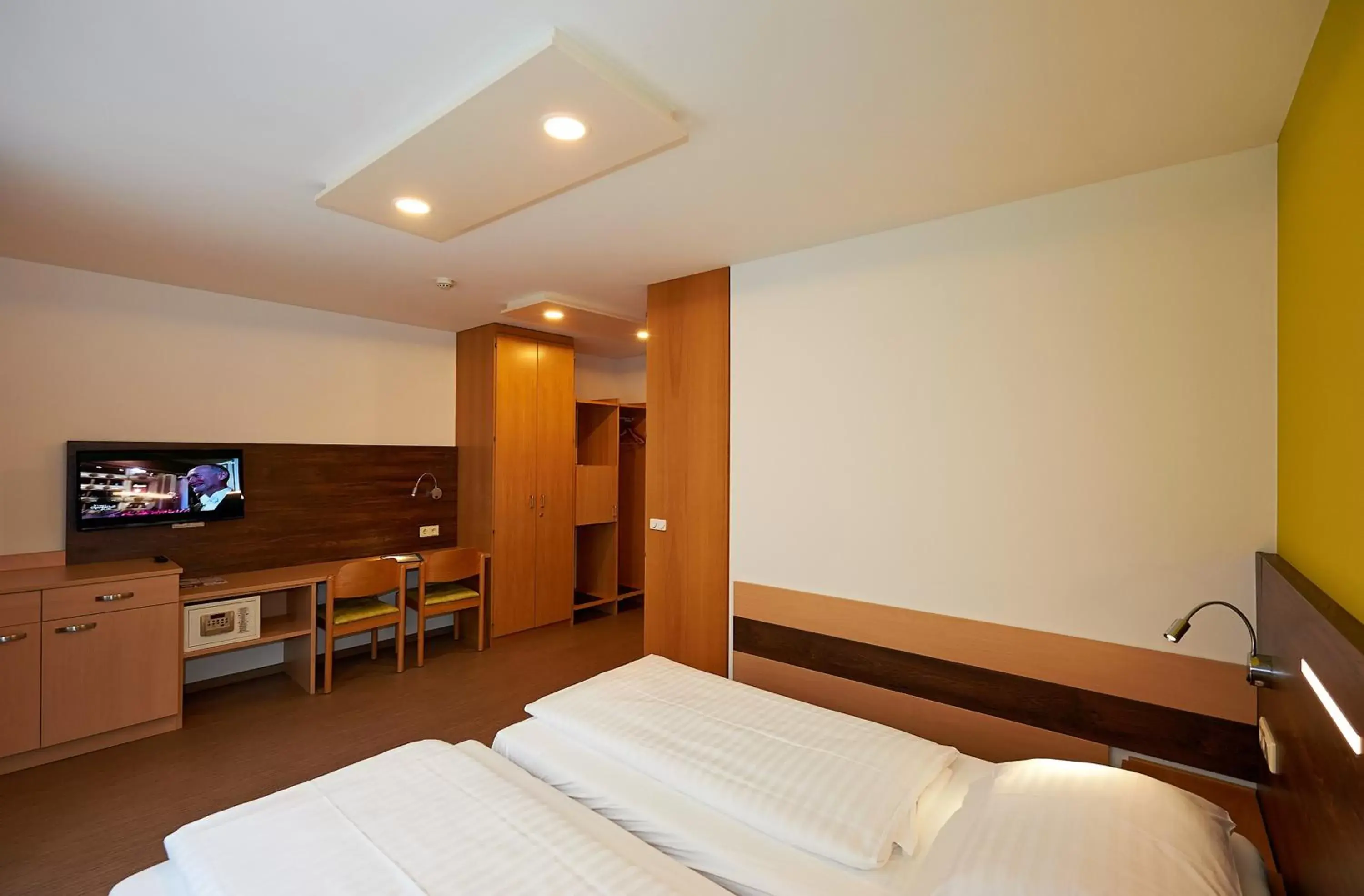 Basic Double Room in Hotel Kolping Wien Zentral Basic Double Room in Hotel Kolping Wien Zentral